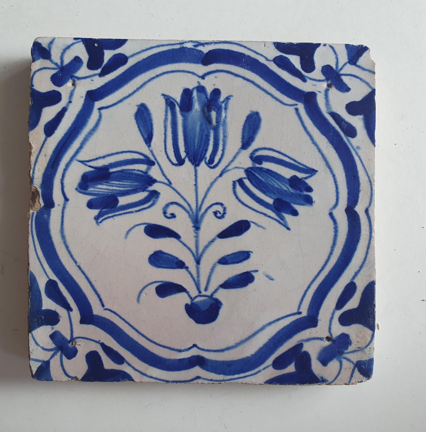 Antieke 17e eeuwse Delft tulpentegel  , antique dutch tile