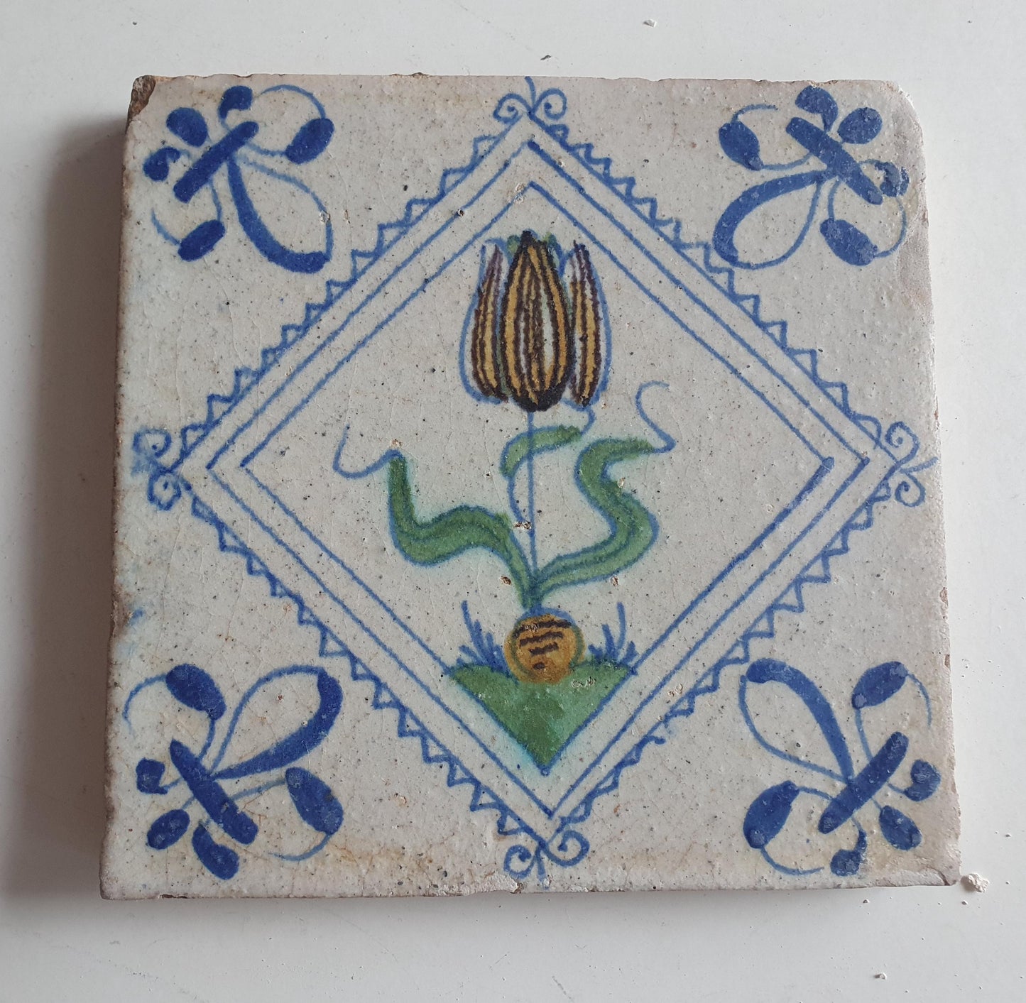 dutch delft  tile  tulip , Nederlands antiek polychroom - tegel met tulp in postzegel square kwadraattegel