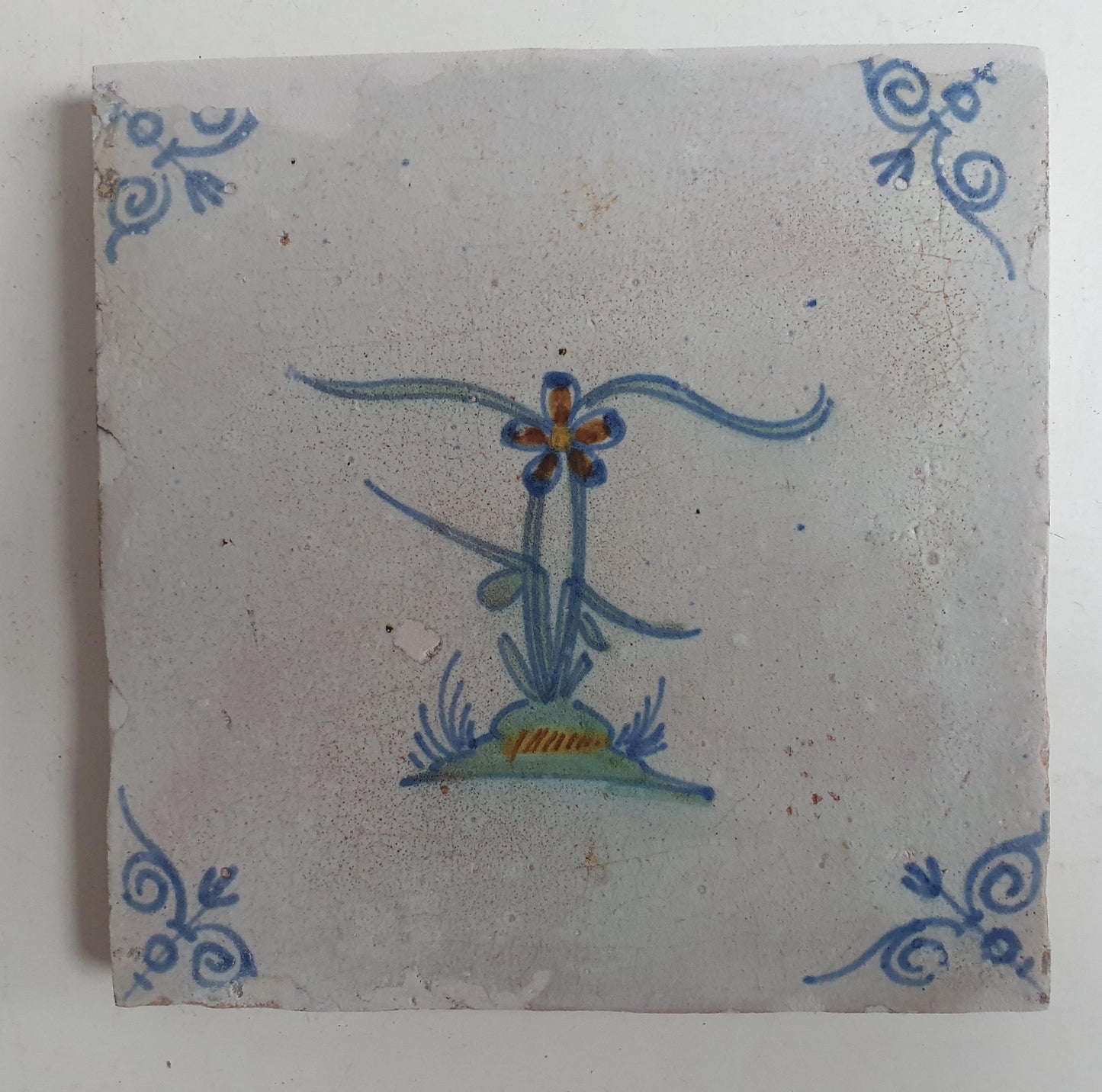 Dutch 17th century antiques RARE Delft  13x13 cm  rare flower with oxhead corner