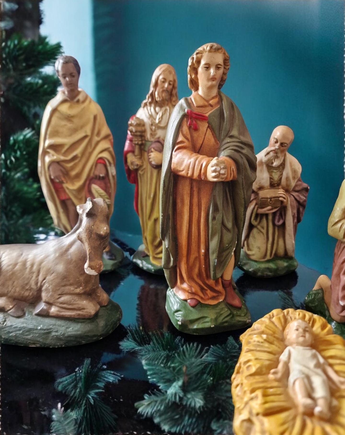 Antique 19th Century Polychrome Nativity Scene, Christmas Kerstgroep