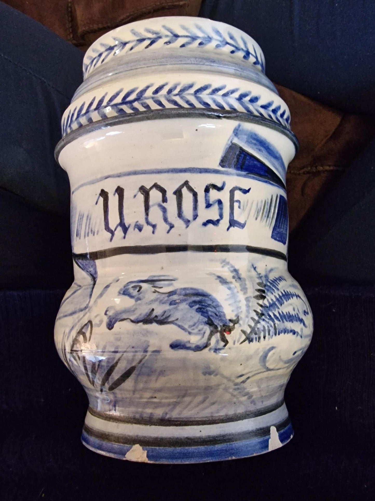 albarello, italian majolica 17th century antique, blauw fond, zuid Italië sicilie