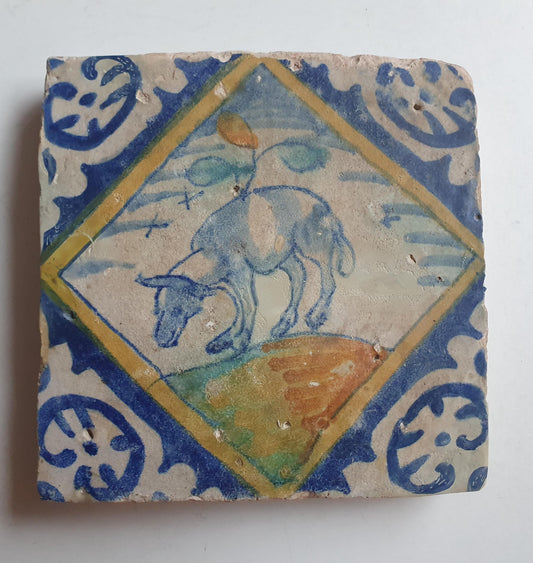 Dutch tile with sheep in square - vroege dikke tegel  kwadraat  tile - gedateerd 1600-1625