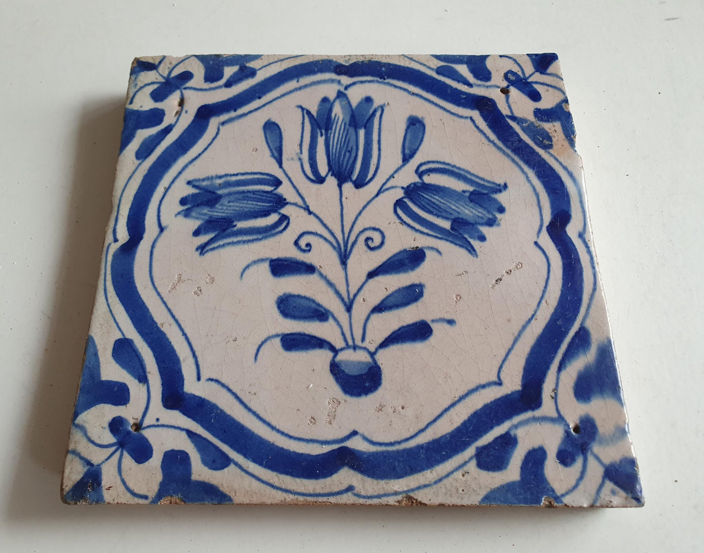 Antieke 17e eeuwse Delft tulpentegel  , antique dutch tile