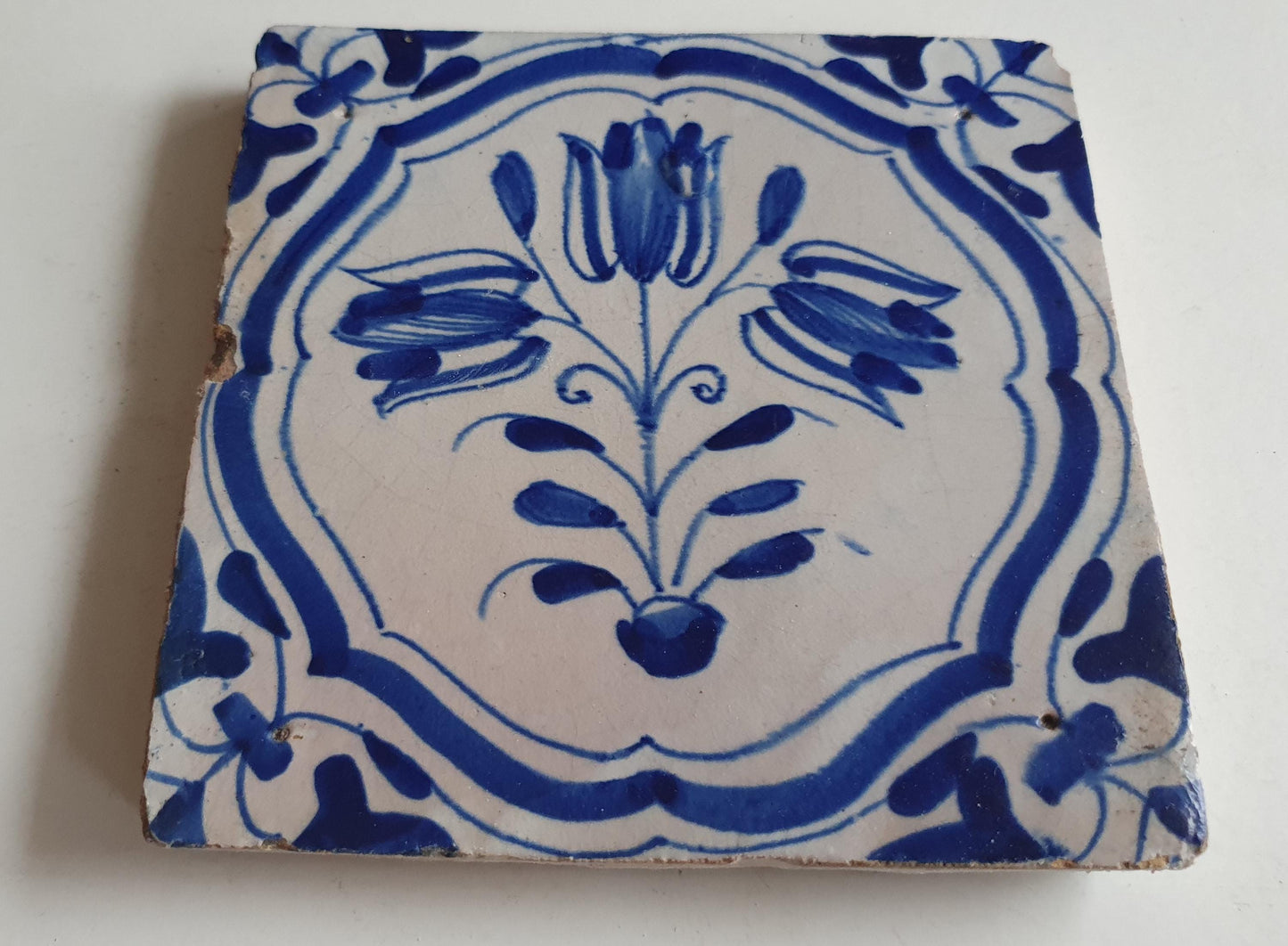 Antieke 17e eeuwse Delft tulpentegel  , antique dutch tile