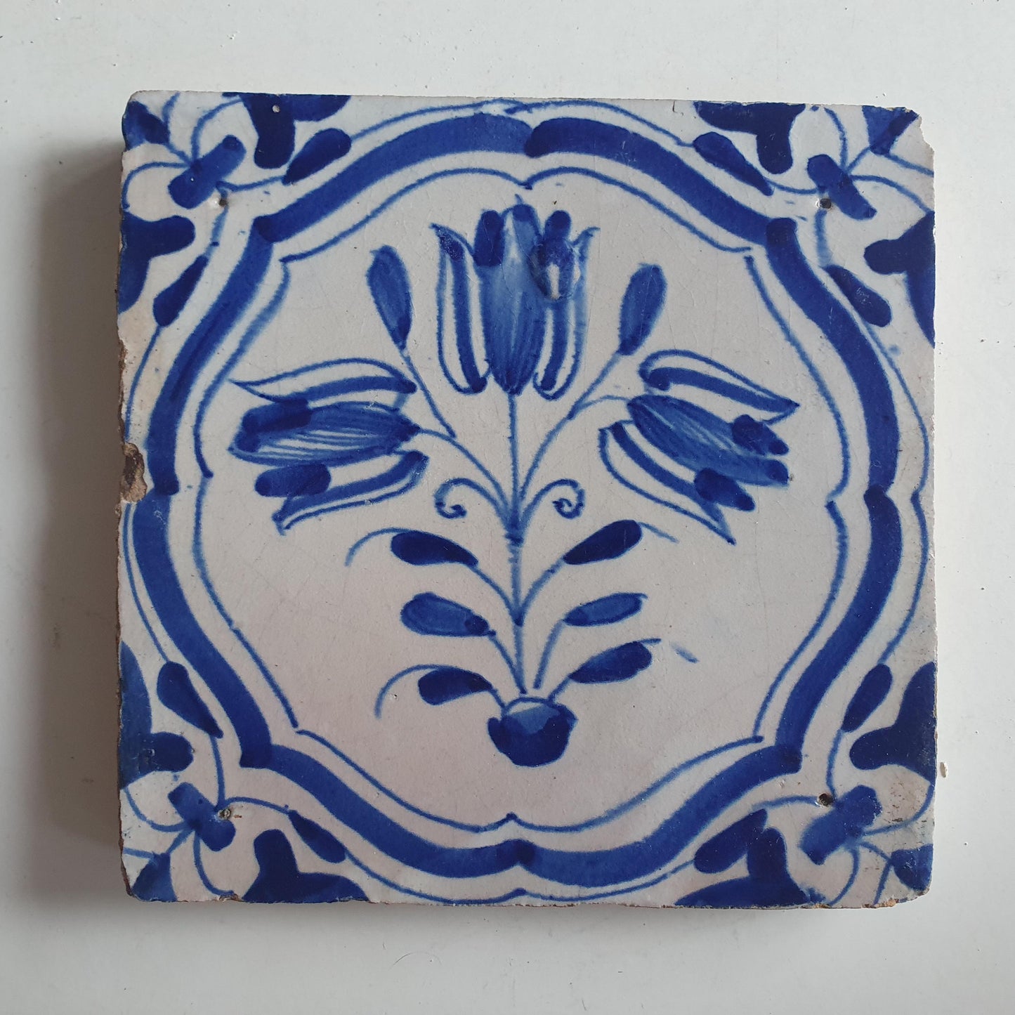 Antieke 17e eeuwse Delft tulpentegel  , antique dutch tile