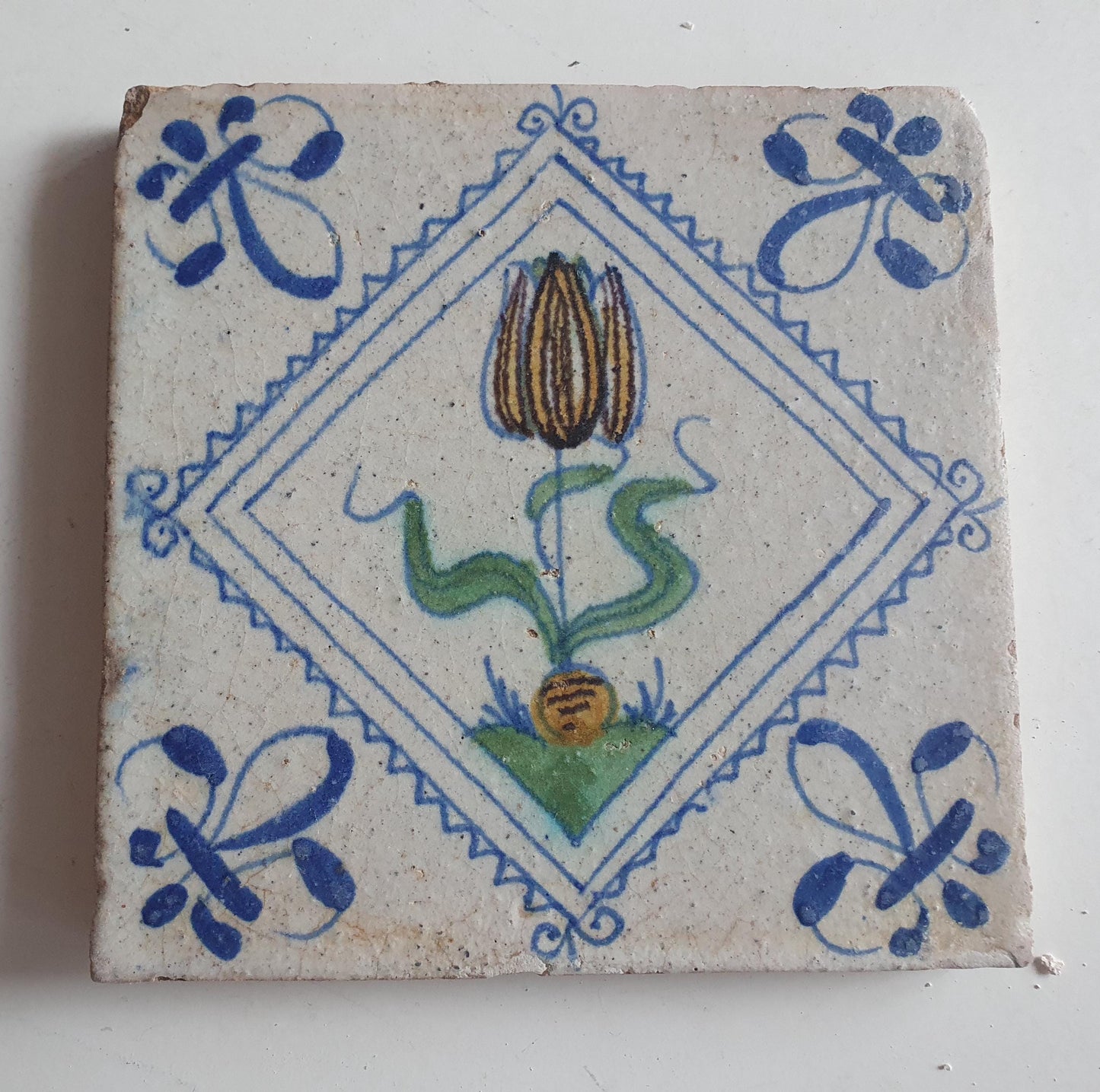 dutch delft  tile  tulip , Nederlands antiek polychroom - tegel met tulp in postzegel square kwadraattegel