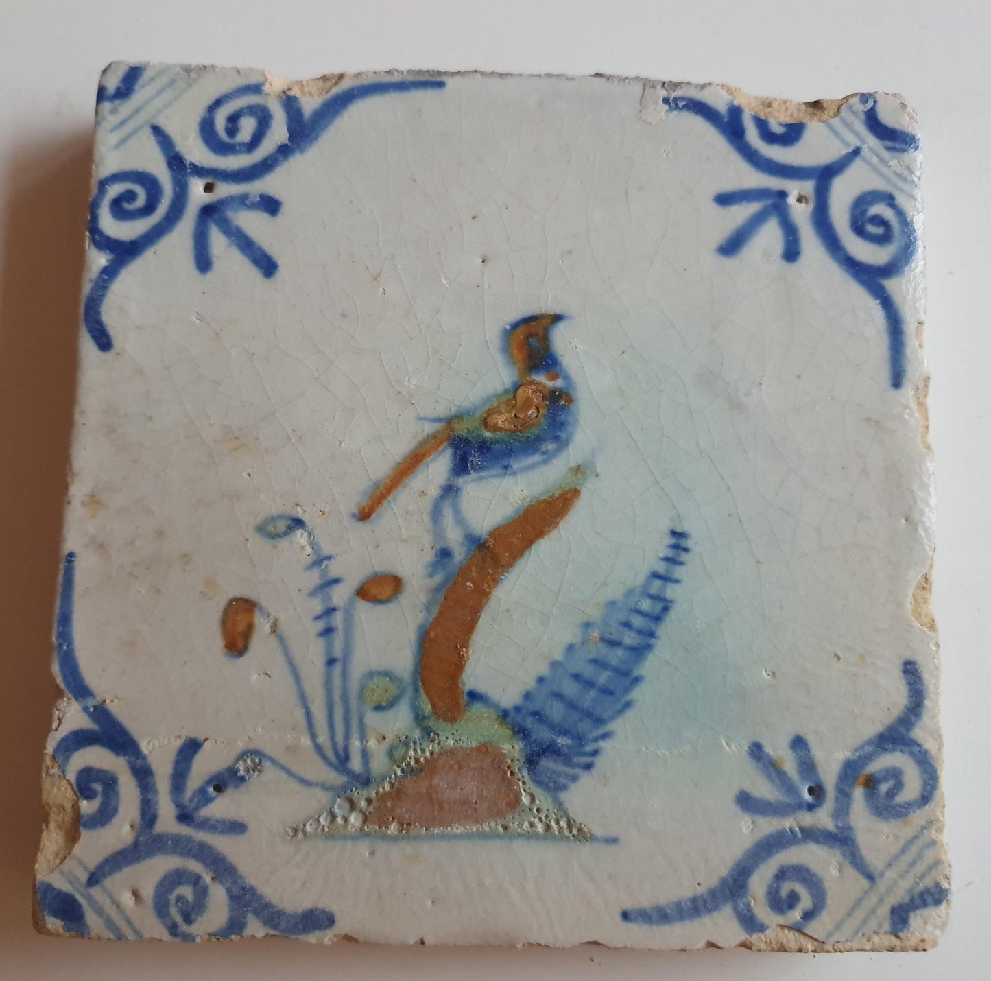 Antique Delft Tile – Polychrome Bird, Oxhead Motifs (1620)