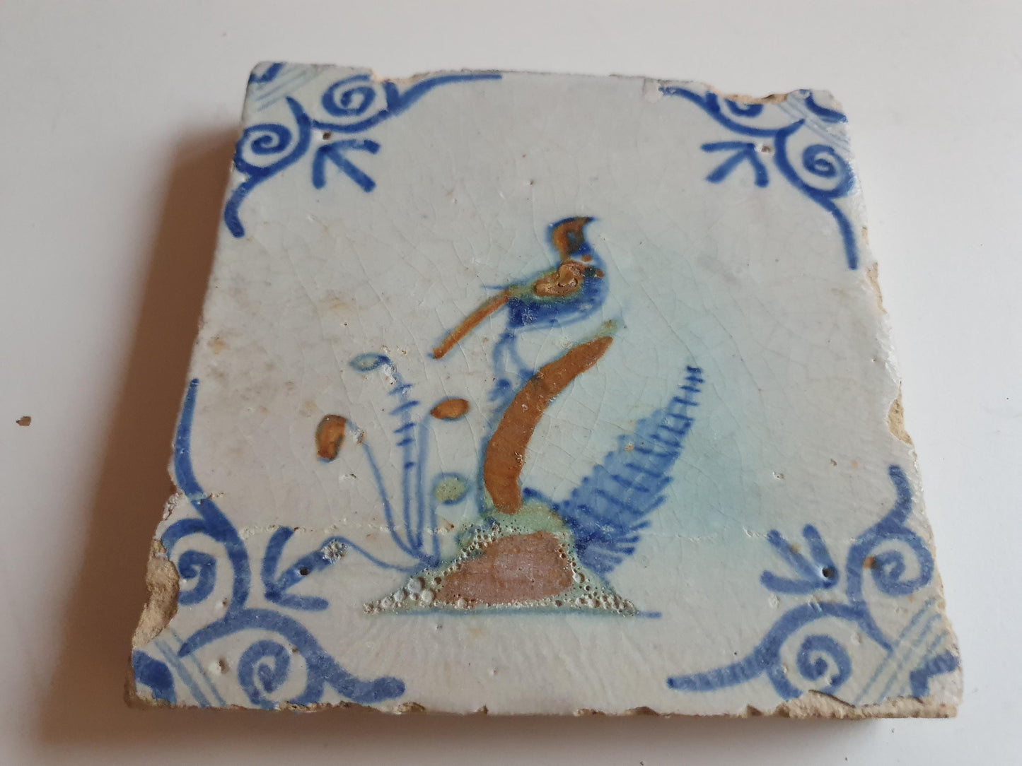 Antique Delft Tile – Polychrome Bird, Oxhead Motifs (1620)