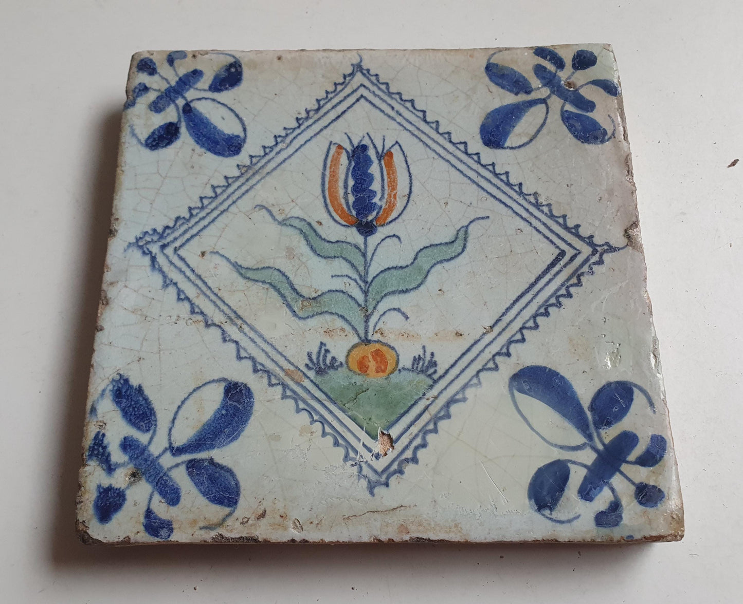 dutch delft  tile  tulip , Nederlands antiek polychroom - tegel met tulp in postzegel square kwadraattegel