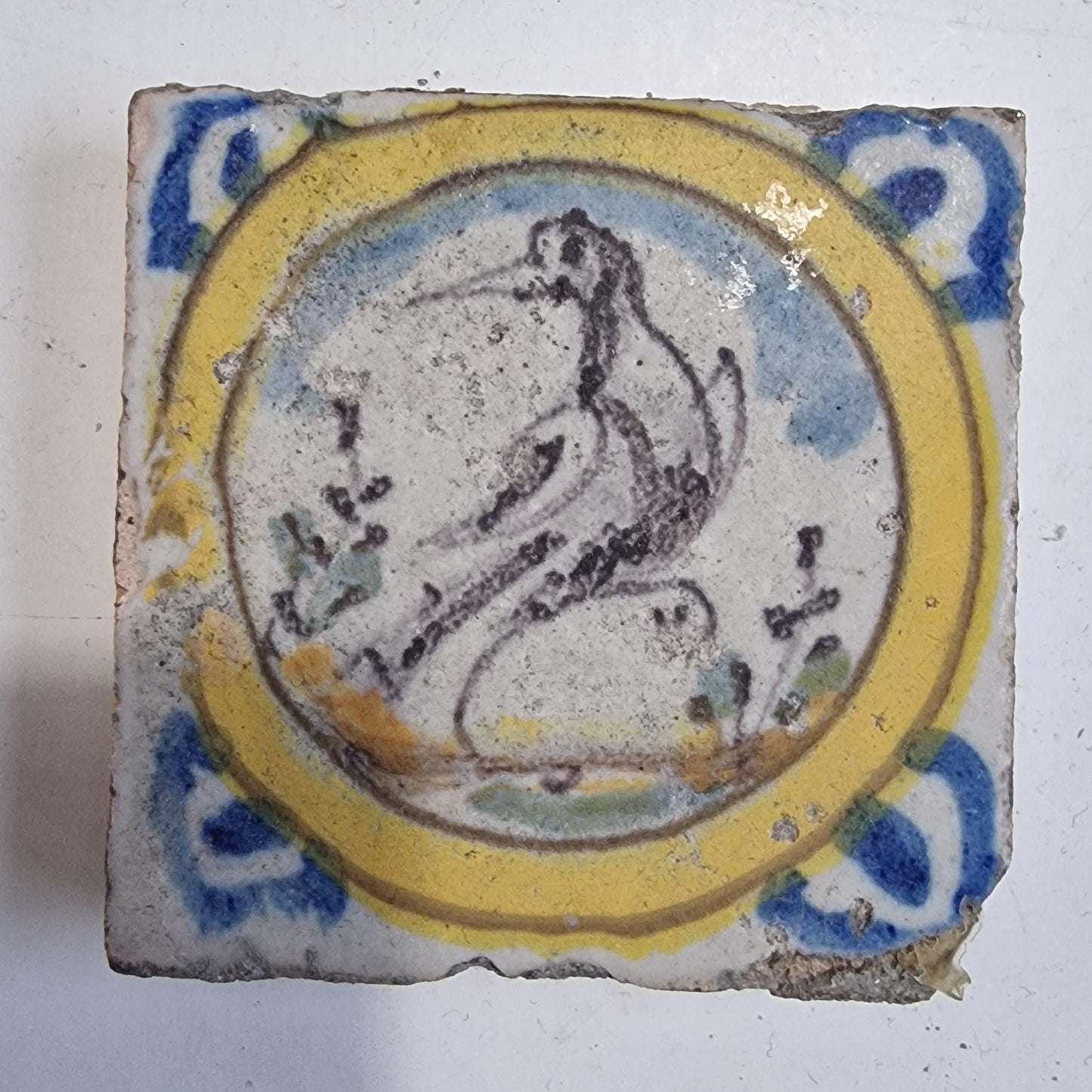 antieke polychrome kleinformaat cirkeltegel, 7 x 7 cm klein dik oud antique spanish mediterranian tile