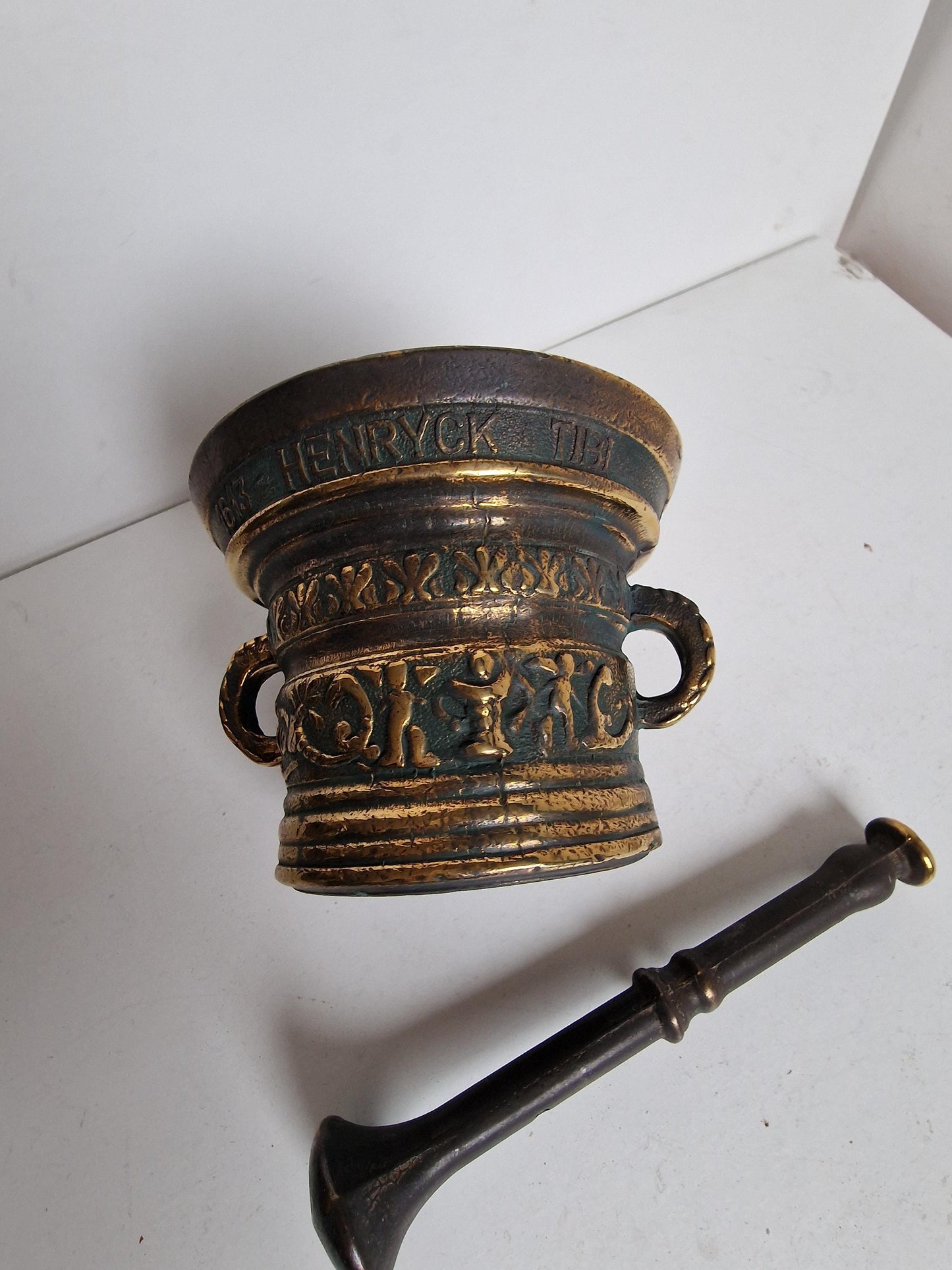 Vijzel mooi ornament, copper mortar vintage after 17th