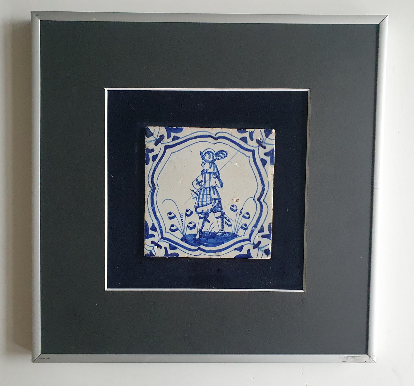 Frame with dutch delft tile , lijsten frames for 13 x 13 cm tiles.