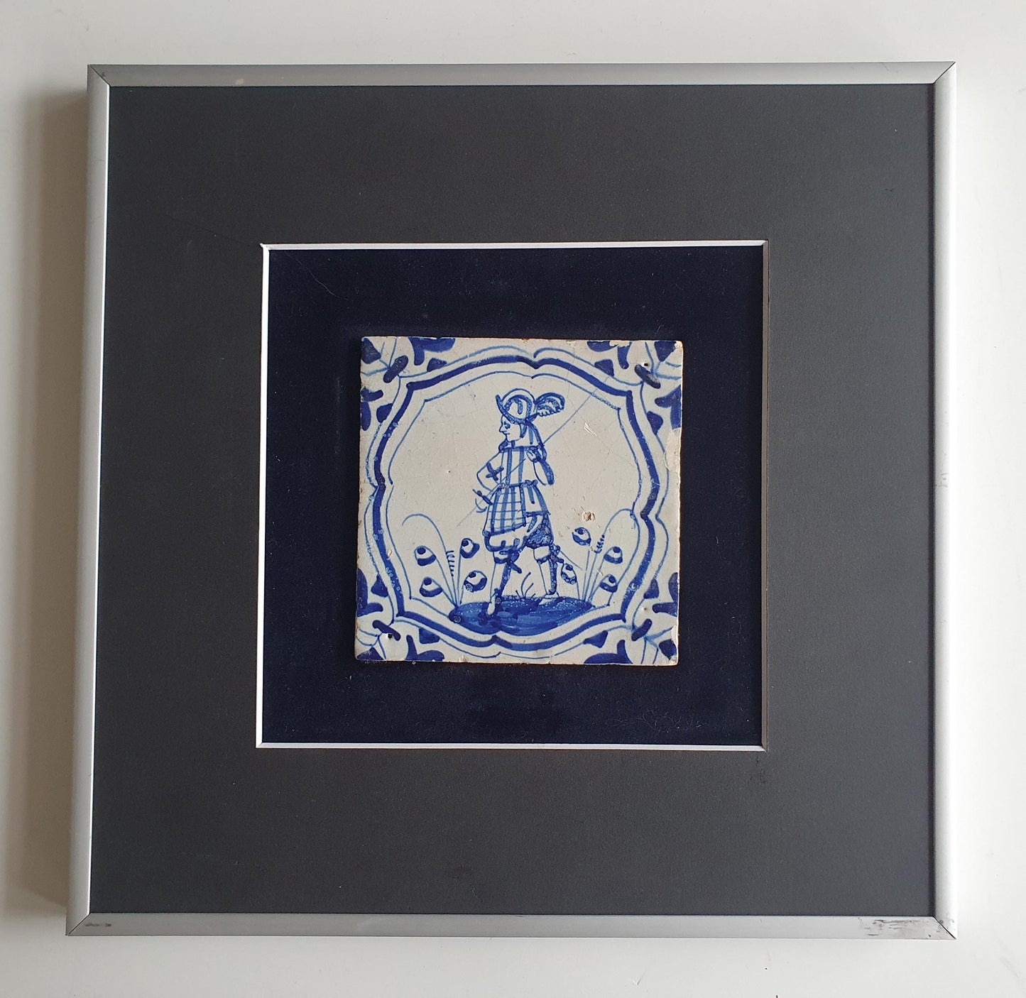 Frame with dutch delft tile , lijsten frames for 13 x 13 cm tiles.