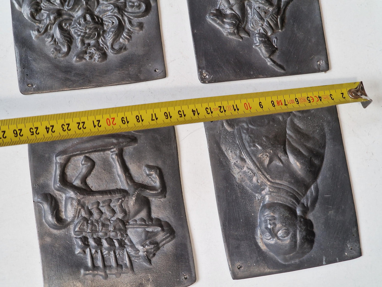 4x  relief 3d pewter tin plaquettes, Napoleon, coat of arms, trojan horse , vintage muur