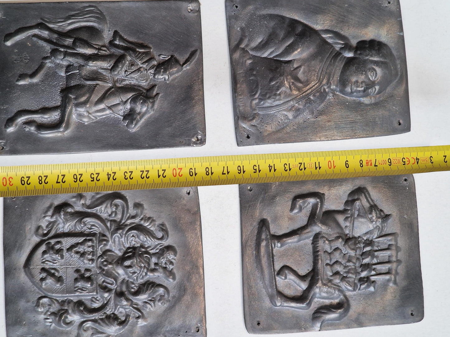 4x  relief 3d pewter tin plaquettes, Napoleon, coat of arms, trojan horse , vintage muur