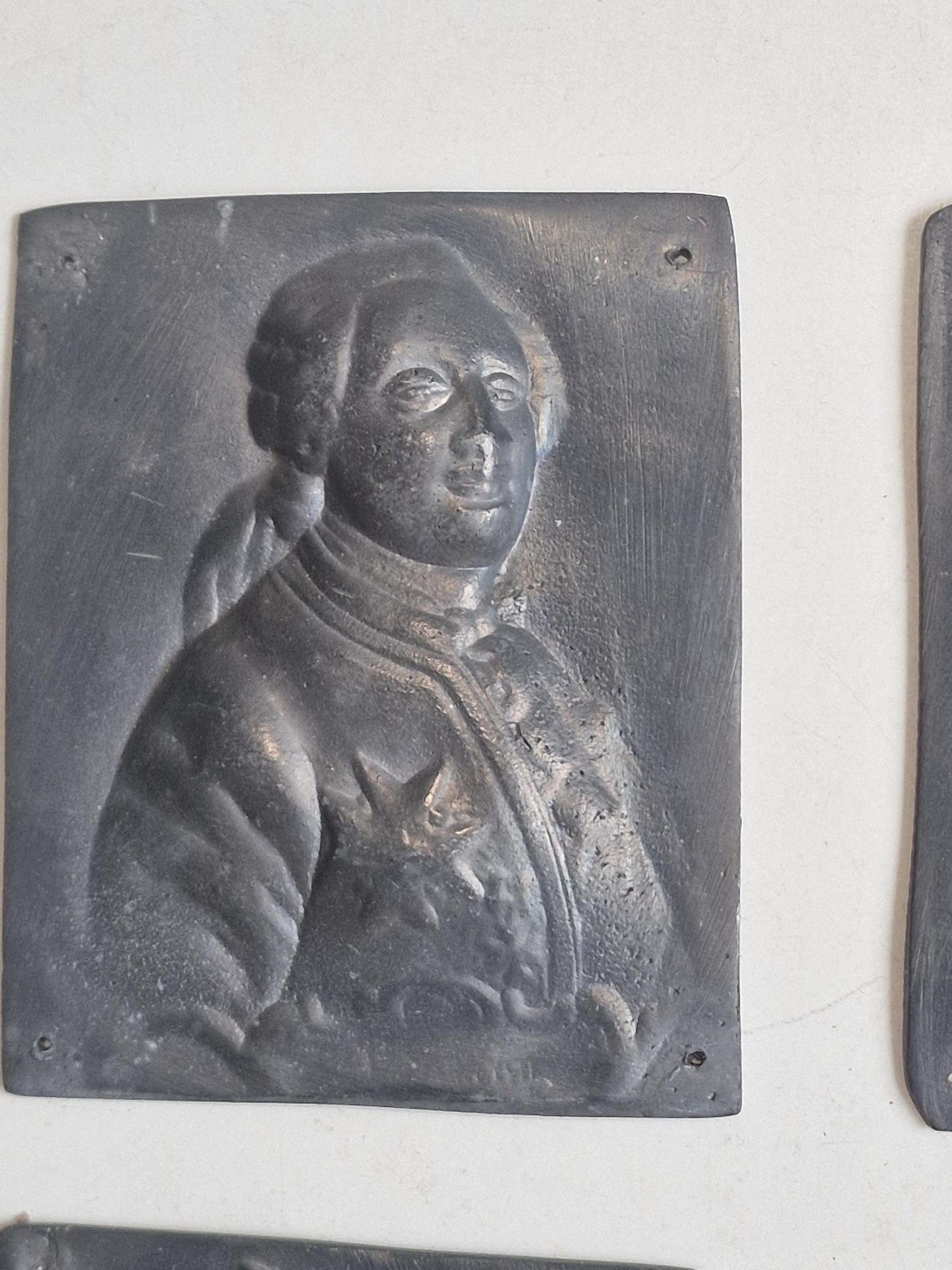 4x  relief 3d pewter tin plaquettes, Napoleon, coat of arms, trojan horse , vintage muur