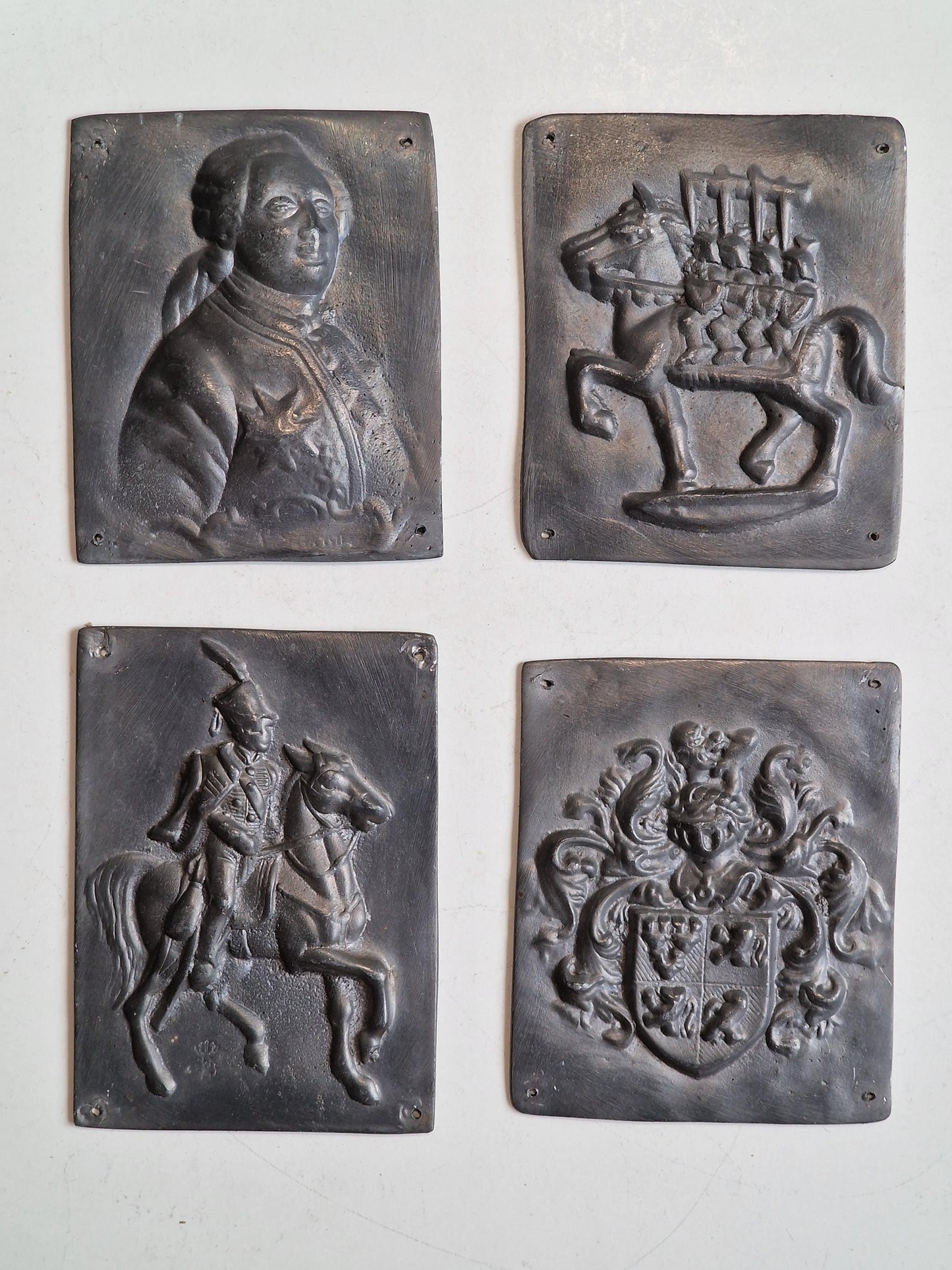 4x  relief 3d pewter tin plaquettes, Napoleon, coat of arms, trojan horse , vintage muur