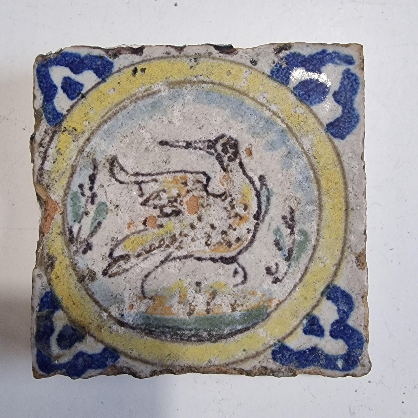 antieke polychrome kleinformaat cirkeltegel, 7 x 7 cm klein dik oud antique spanish mediterranian tile