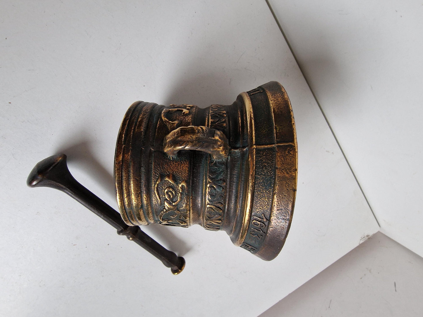 Vijzel mooi ornament, copper mortar vintage after 17th
