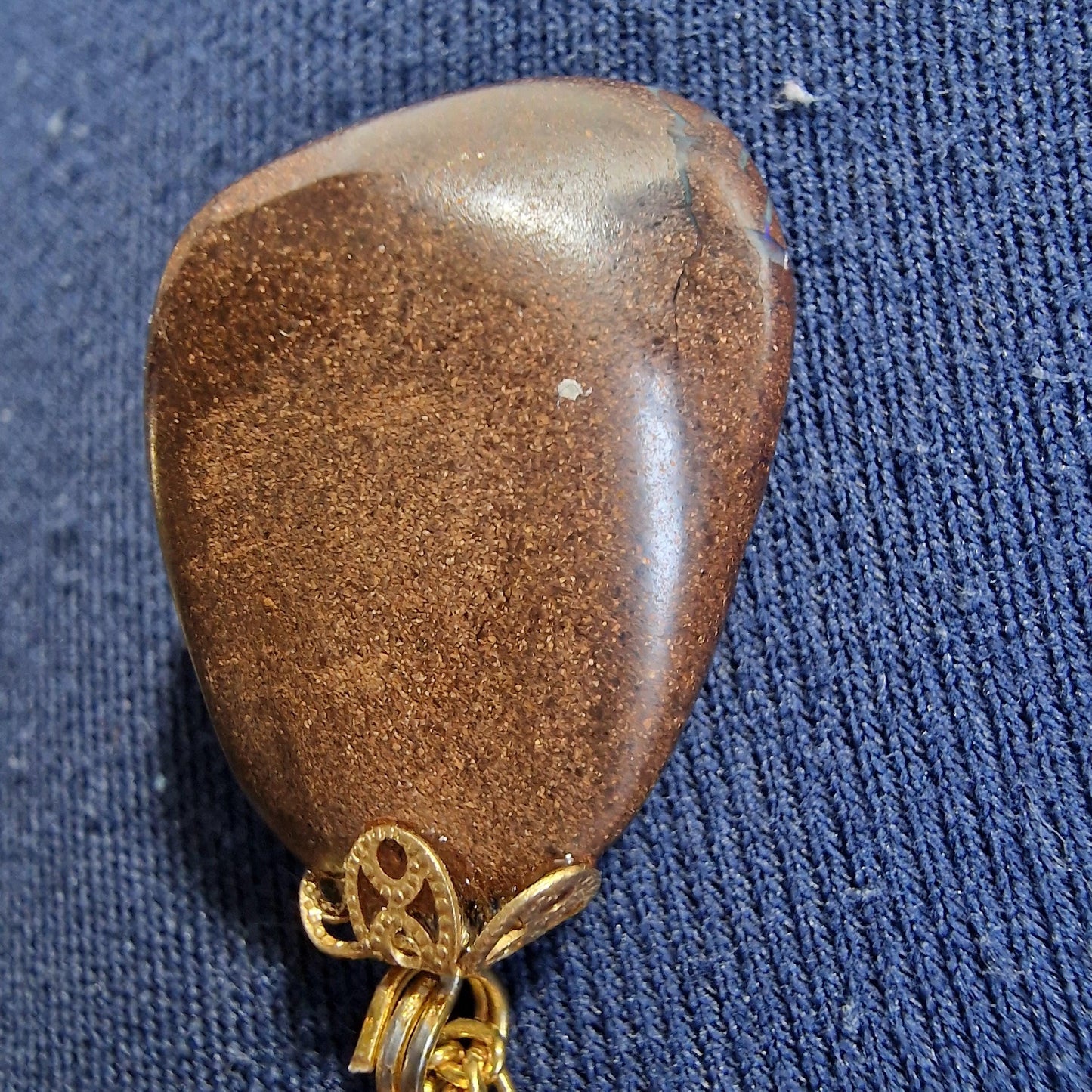 boulder opaal hanger aan ketting , real australian boulder opal, metal chain
