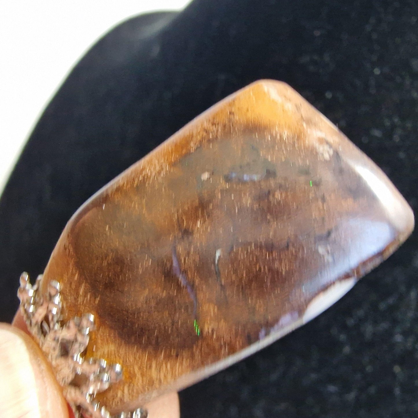 boulder opaal hanger aan ketting , real australian boulder opal, metal chain
