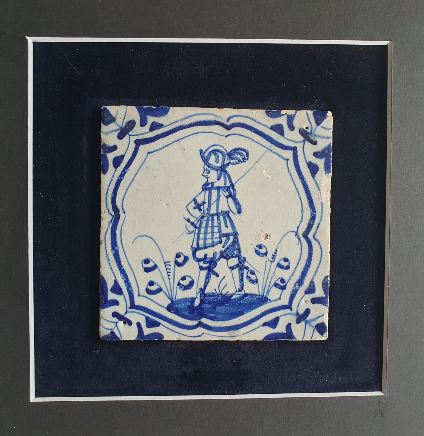 Frame with dutch delft tile , lijsten frames for 13 x 13 cm tiles.