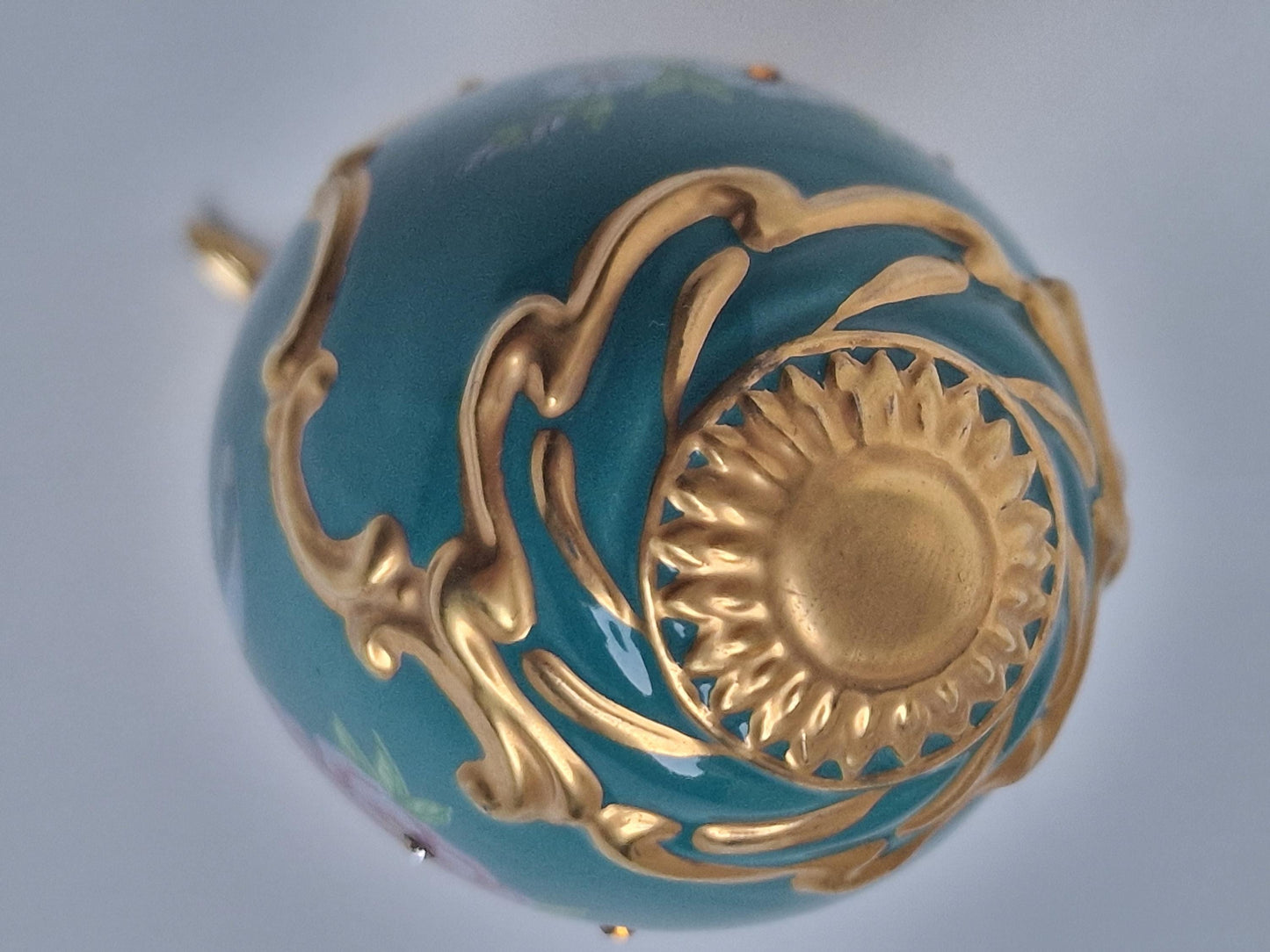 House of Fabergé porcelain Collector Egg, Faberge F.Mint 24K gilt, crystals, flowers