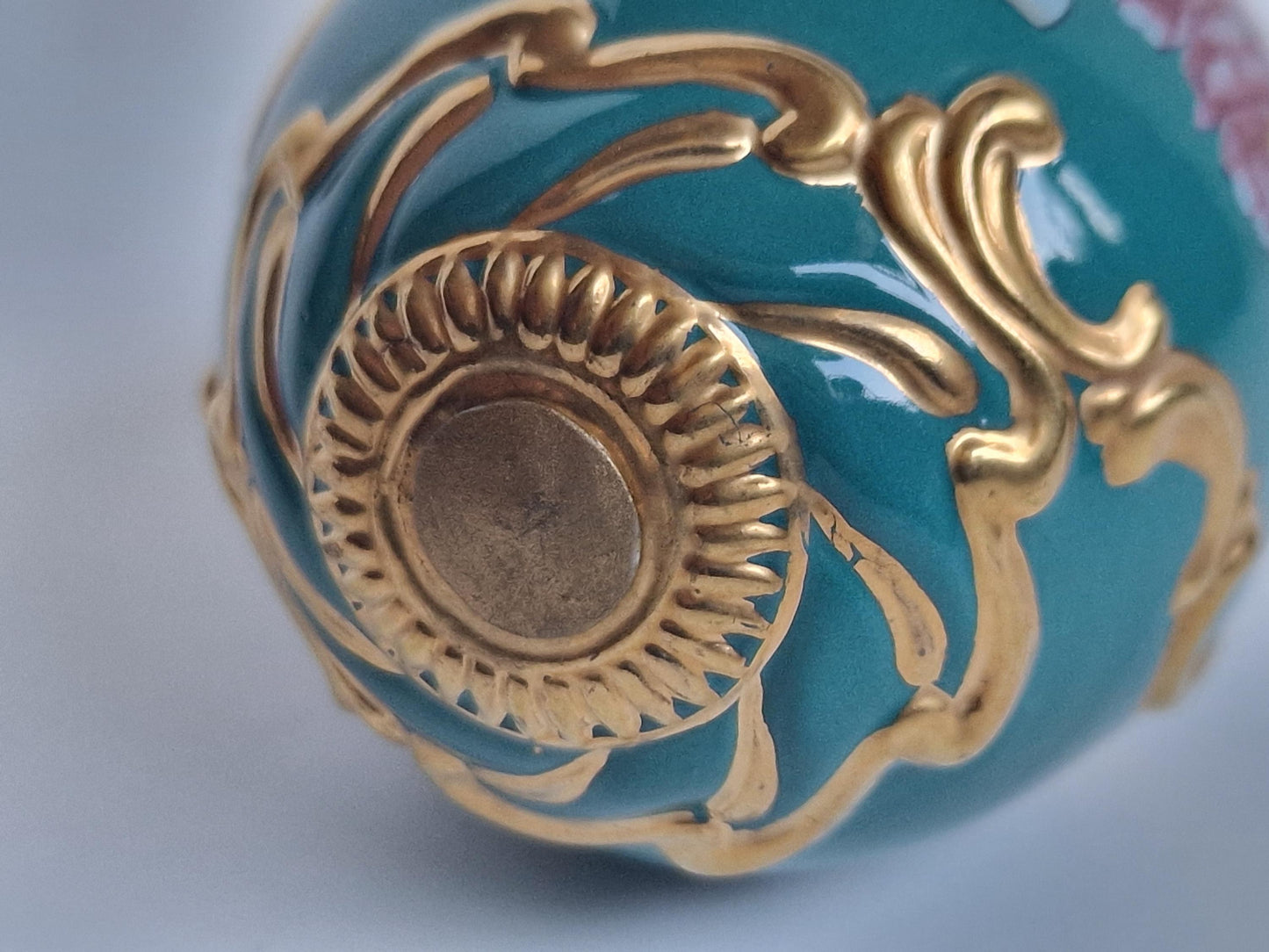 House of Fabergé porcelain Collector Egg, Faberge F.Mint 24K gilt, crystals, flowers