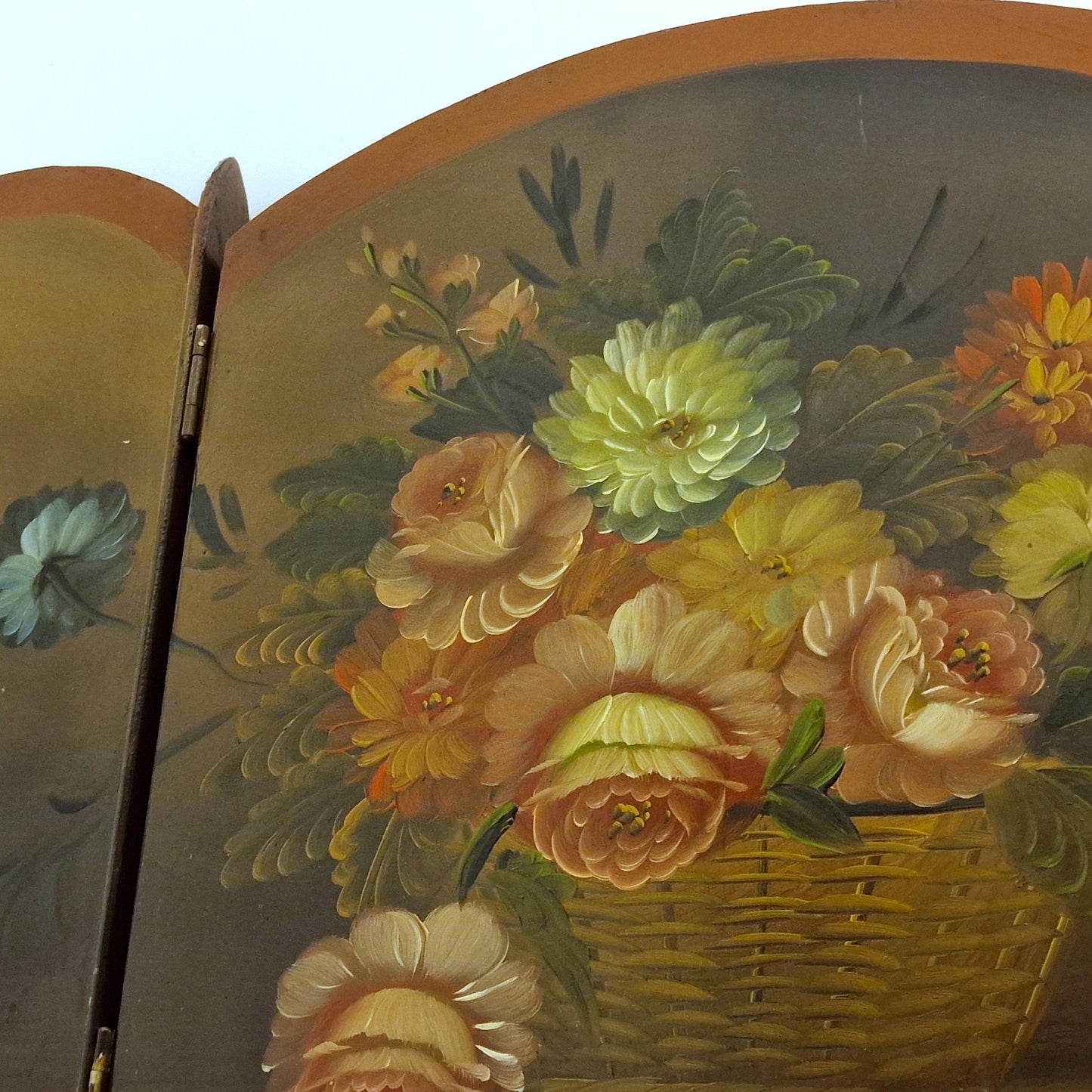 Hand Painted Floral Tabletop Room Divider, Lacquered Wood Screen (60cm)