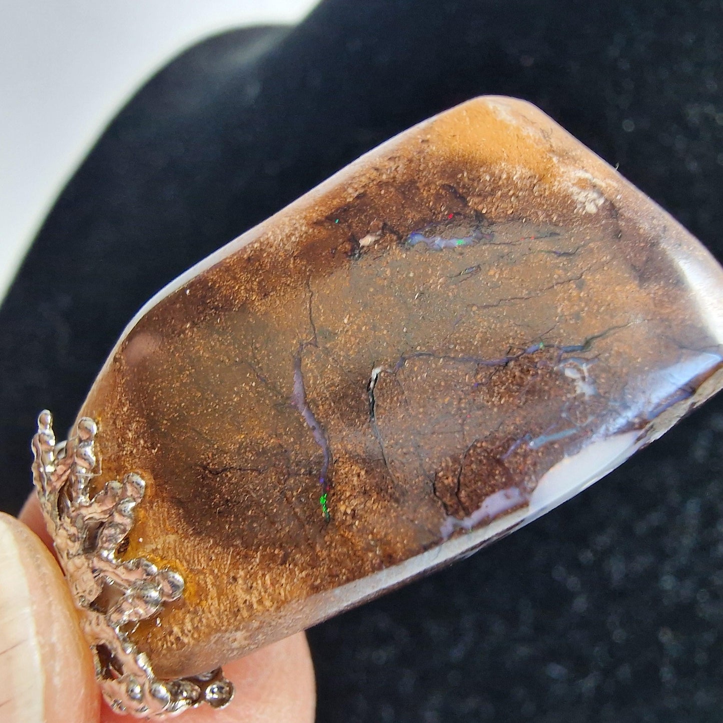 boulder opaal hanger aan ketting , real australian boulder opal, metal chain