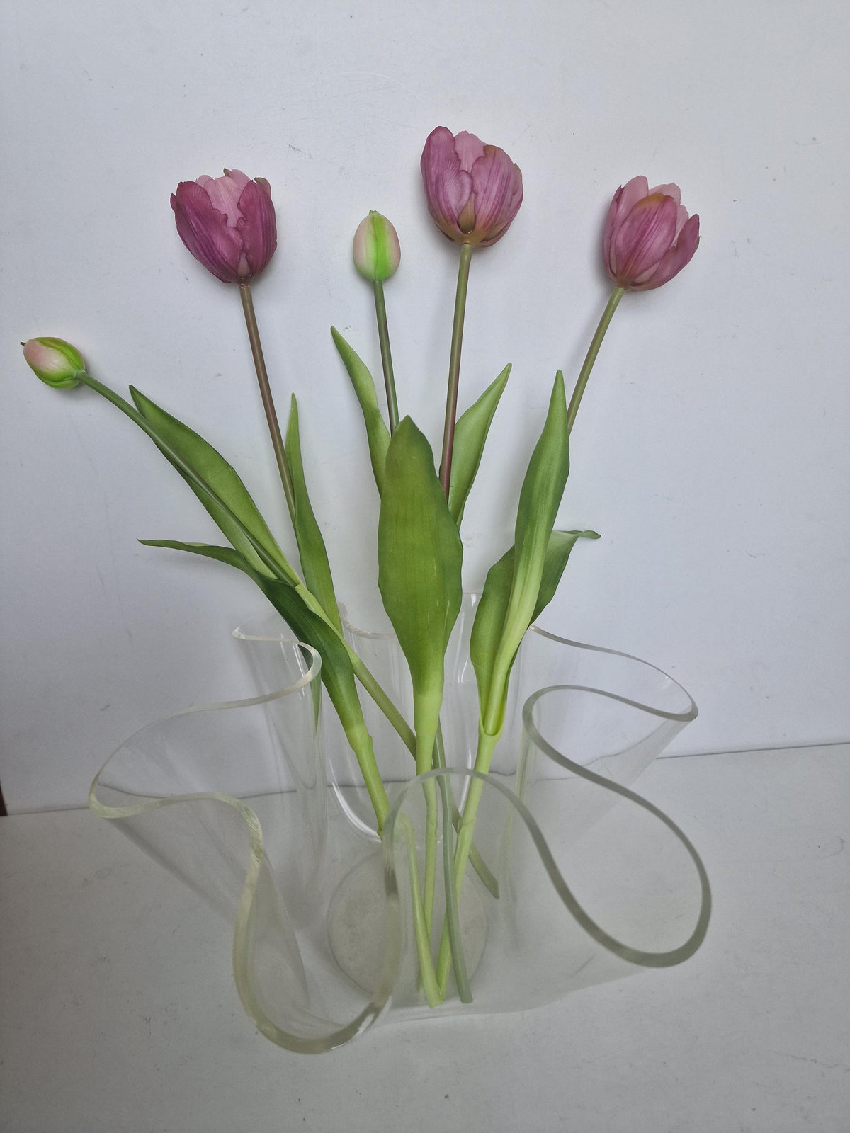 Vintage Luigi Massoni Guzzini Plexiglas Handkerchief Vase, 80s Italian Design