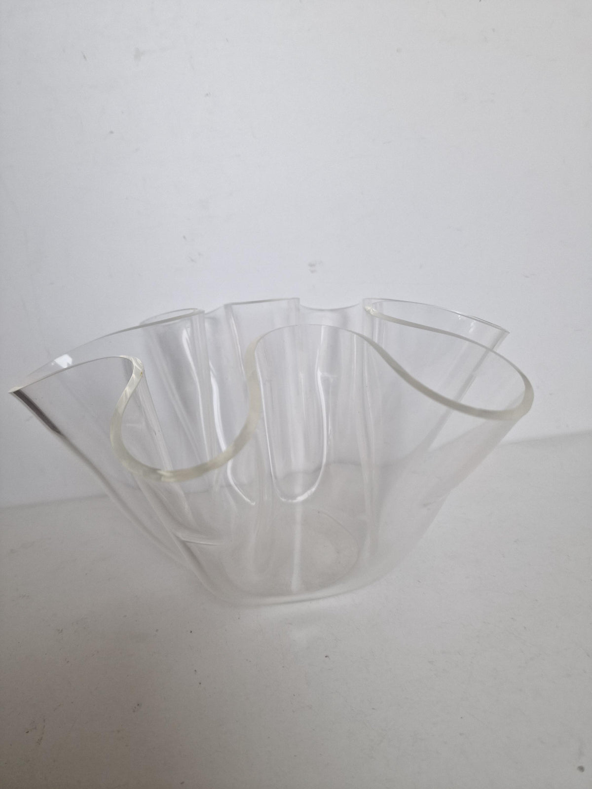 Vintage Luigi Massoni Guzzini Plexiglas Handkerchief Vase, 80s Italian Design