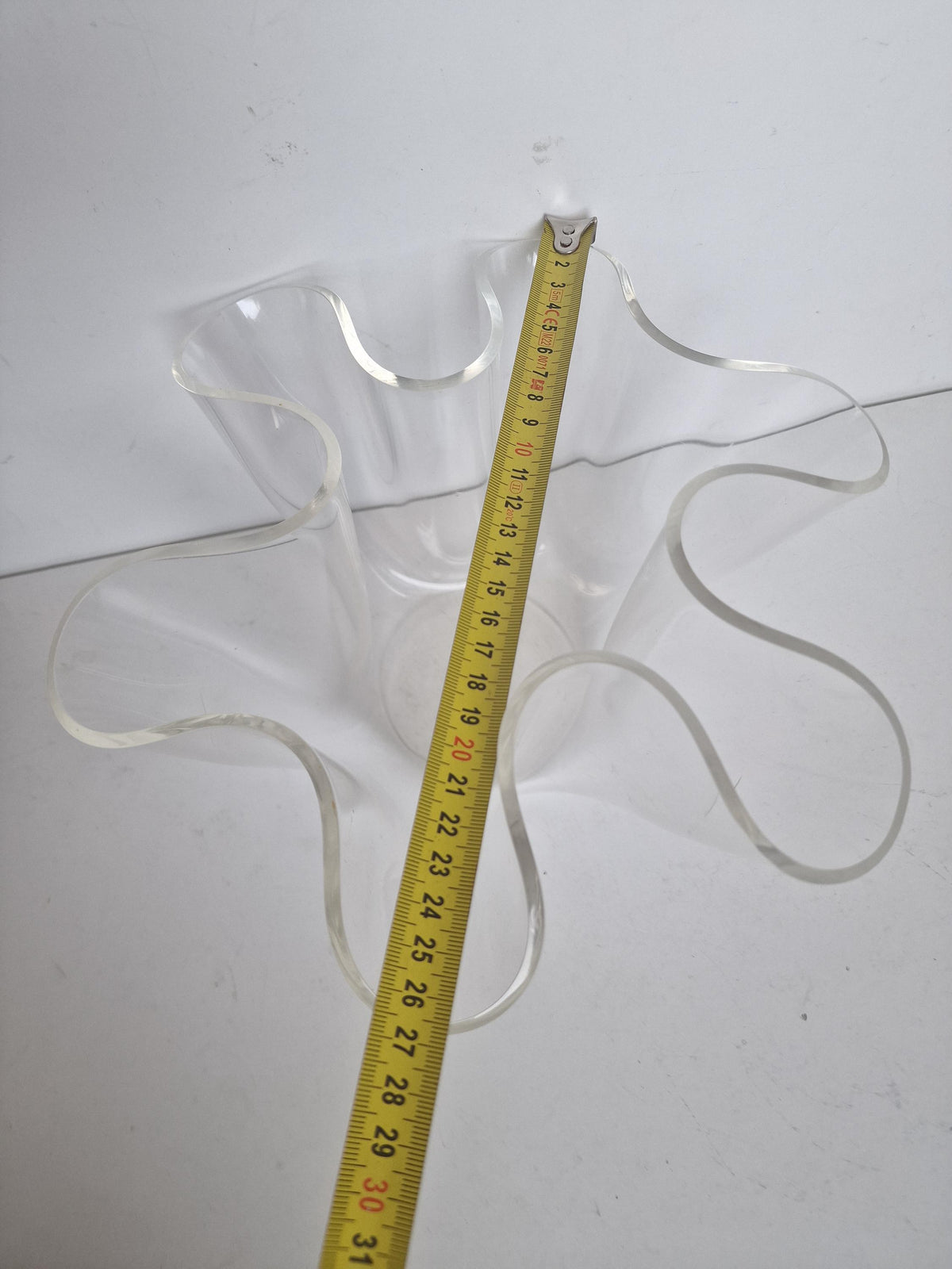 Vintage Luigi Massoni Guzzini Plexiglas Handkerchief Vase, 80s Italian Design