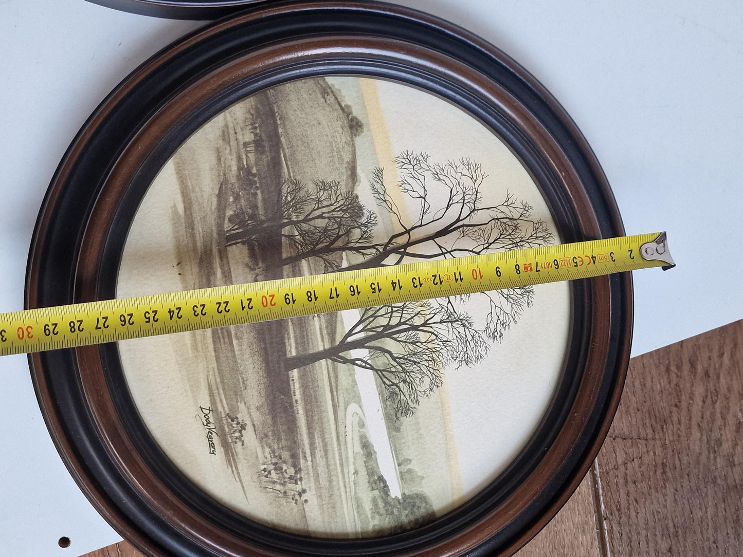 dody vegvary - 2 paintings romantic realisme aquarel , signed,  in round wood frame