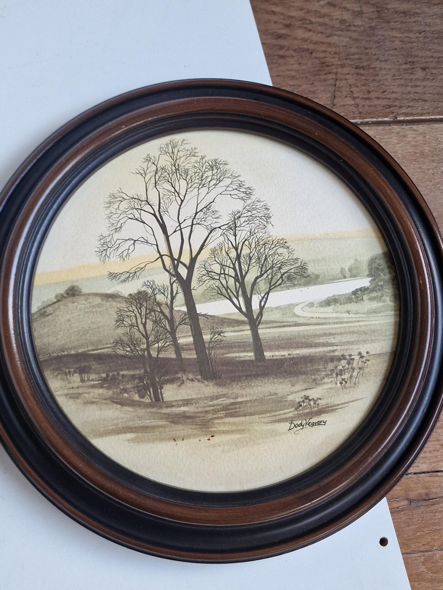 dody vegvary - 2 paintings romantic realisme aquarel , signed,  in round wood frame