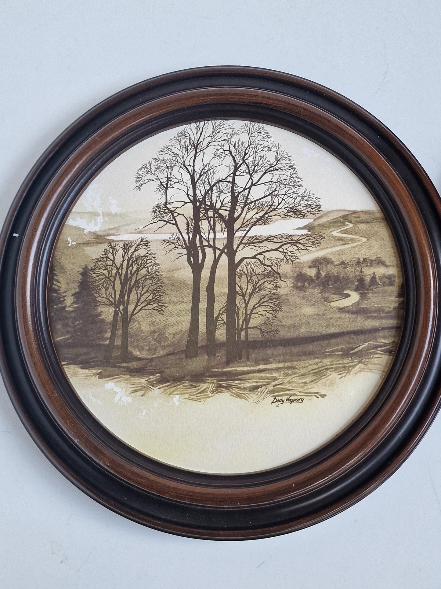 dody vegvary - 2 paintings romantic realisme aquarel , signed,  in round wood frame