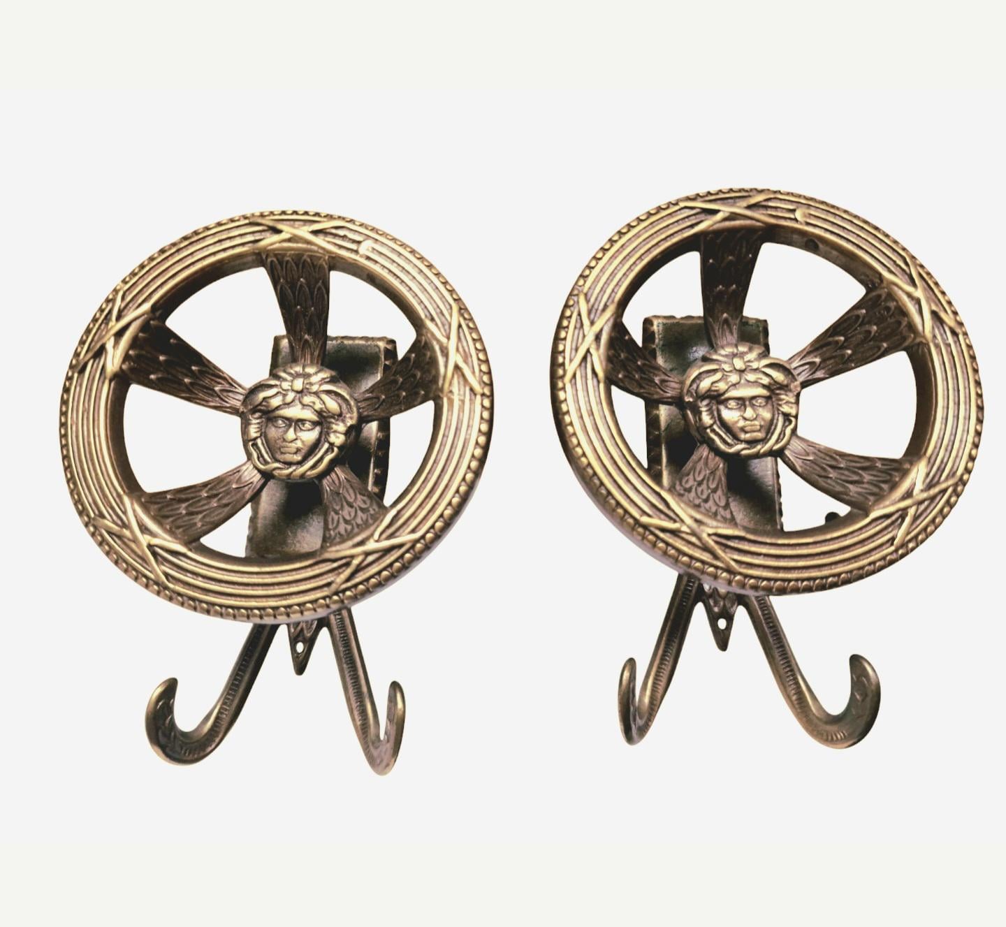 2 old italian brass midcentury medusa coathooks garderobe klassieke kapstokhaken vintage italiaanse round double