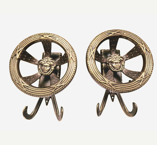 2 old italian brass midcentury medusa coathooks garderobe klassieke kapstokhaken vintage italiaanse round double