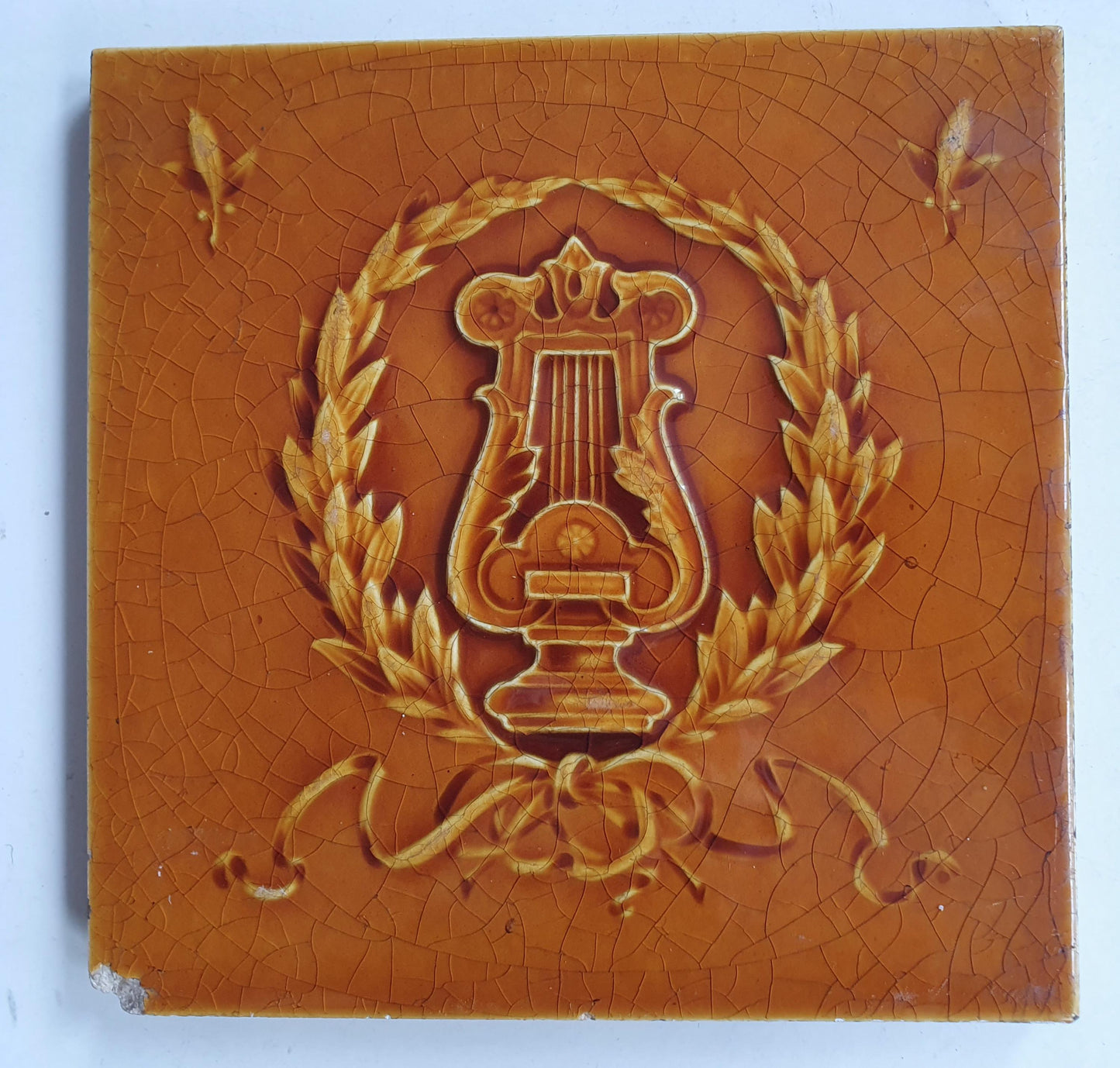 Originele antieke art nouveau-tegel gemaakt in Engeland.