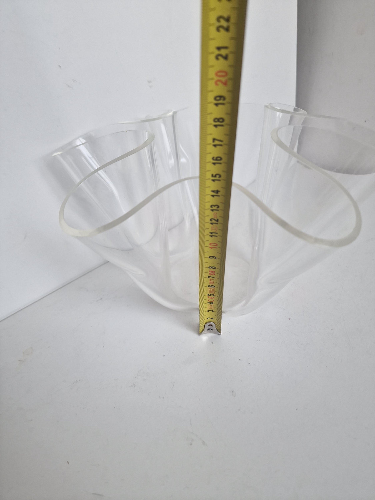 Vintage Luigi Massoni Guzzini Plexiglas Handkerchief Vase, 80s Italian Design