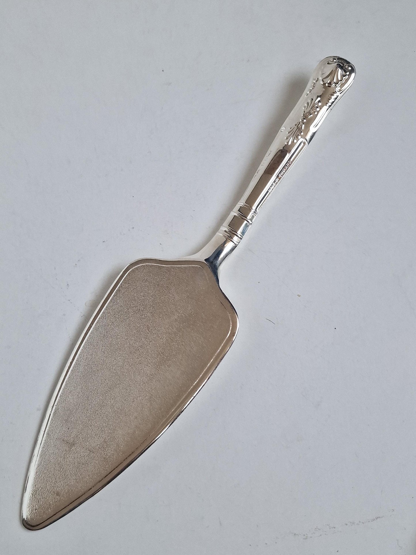Romantic cake wedding bridal Rijkbewerkte zilverplate taartschep met gravering vintage silver england midcentury art nouveau