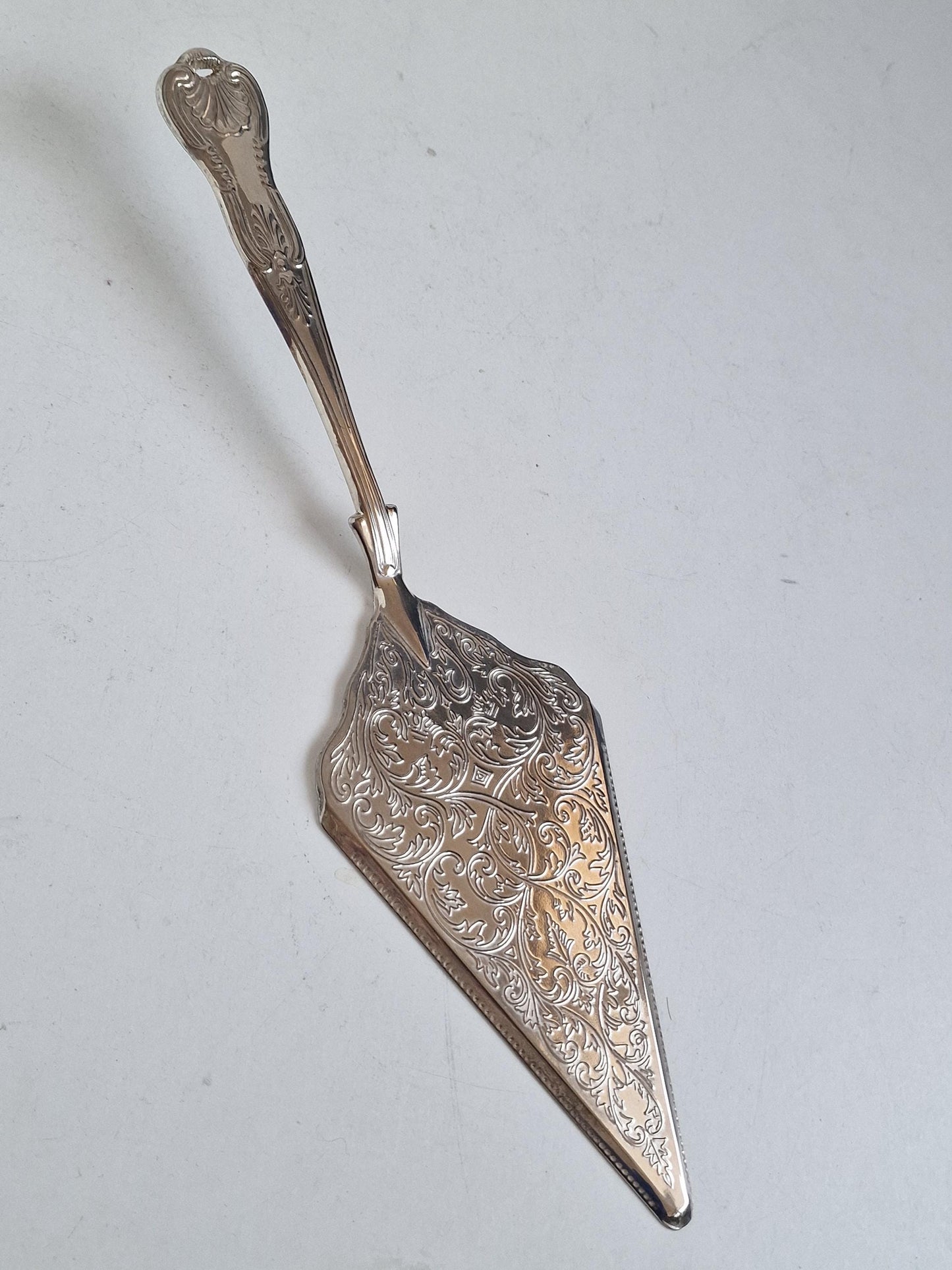 Romantic cake wedding bridal Rijkbewerkte zilverplate taartschep met gravering vintage silver england midcentury art nouveau, boxed
