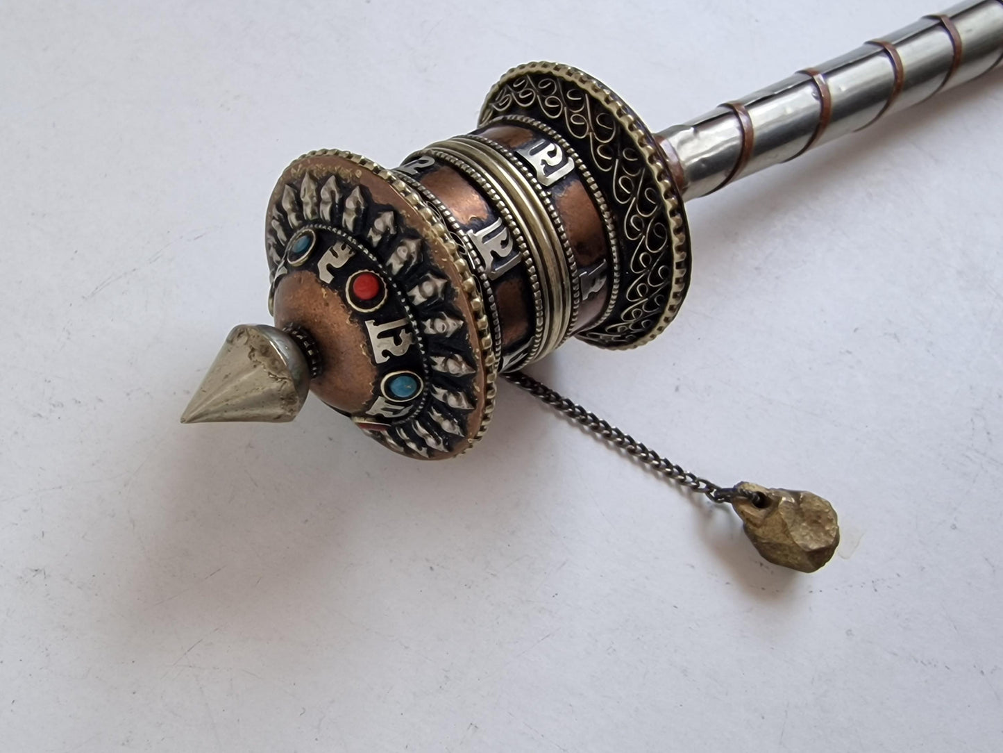 prayerwheel met siersteentjes, verzilverd- Tibet vintage boeddhisme gebedsmolen met papieren inhoud gebedsrol