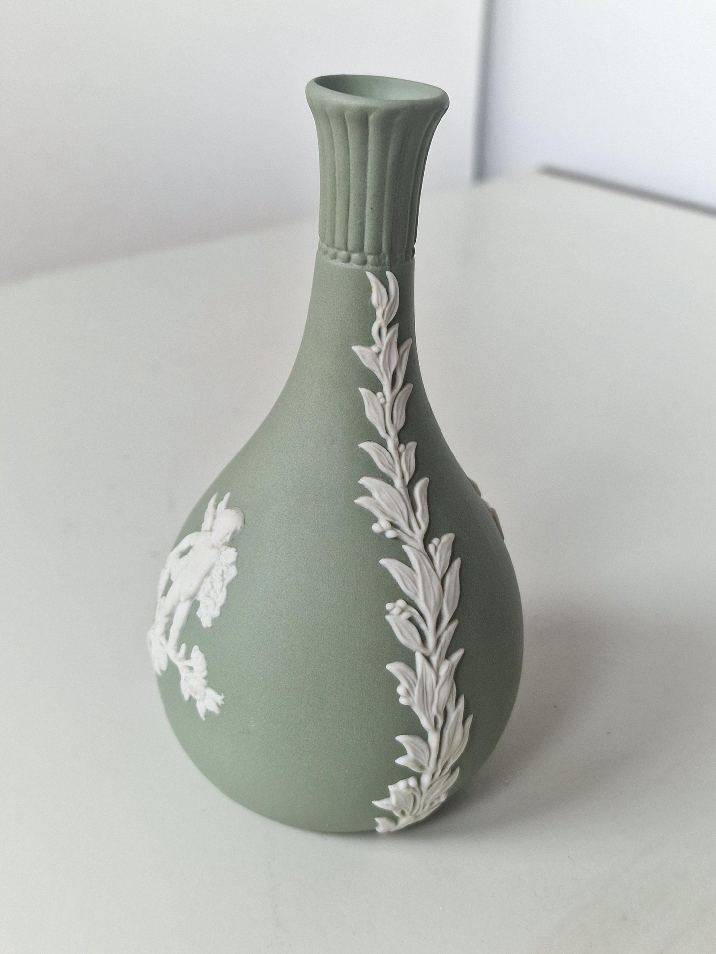 mooie Wedgwood of Etrurian & Barlaston steelvaas Jasper ware, green vase