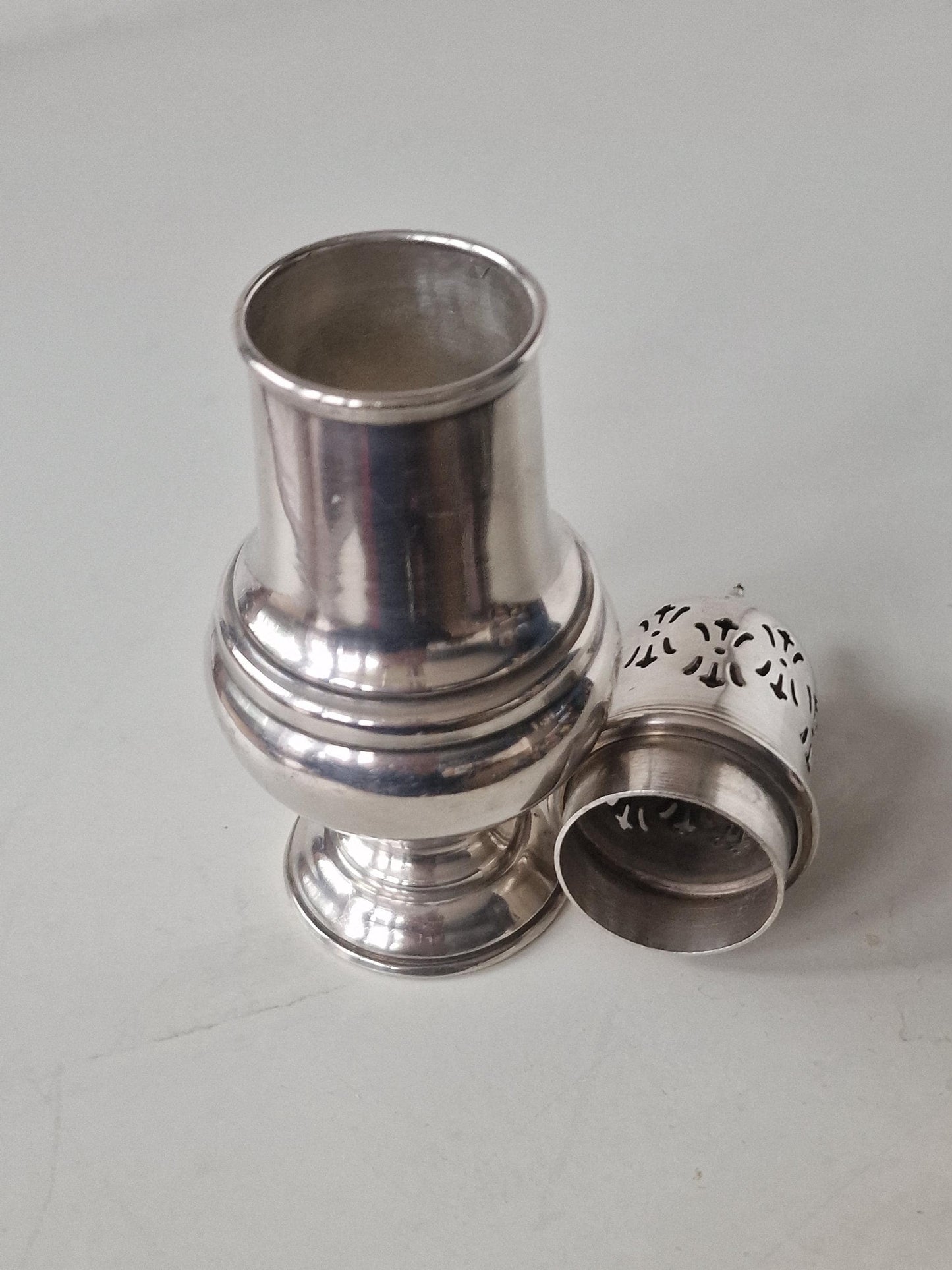 silvered antique british cacao strooier sprinkler spreader bus