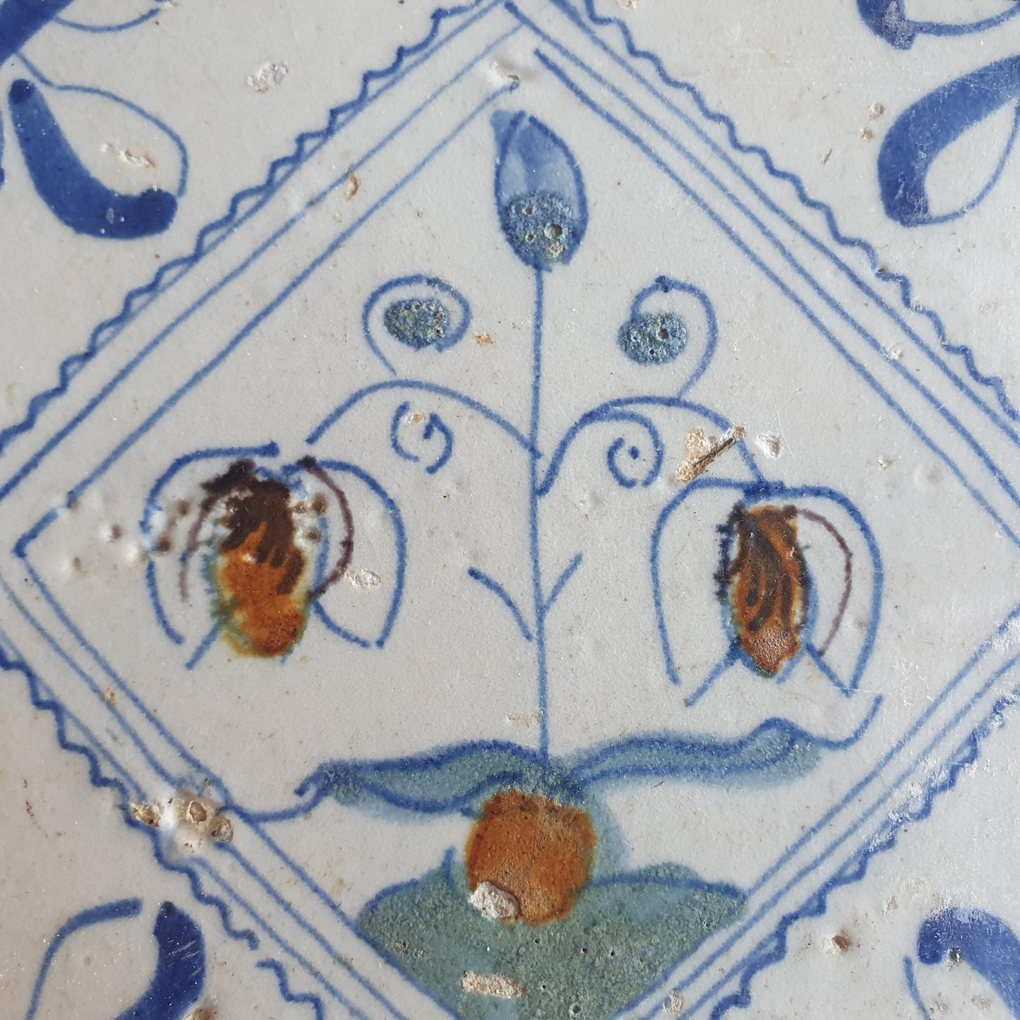 dutch delft  tile  tulip , Nederlands antiek polychroom - tegel met tulp in postzegel square kwadraattegel
