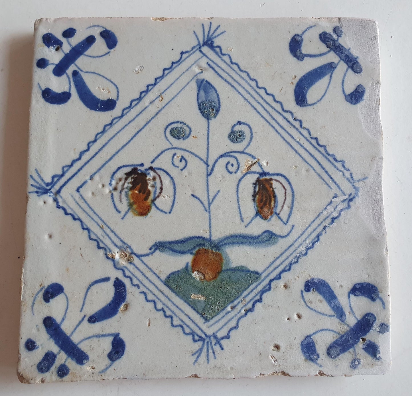 dutch delft  tile  tulip , Nederlands antiek polychroom - tegel met tulp in postzegel square kwadraattegel