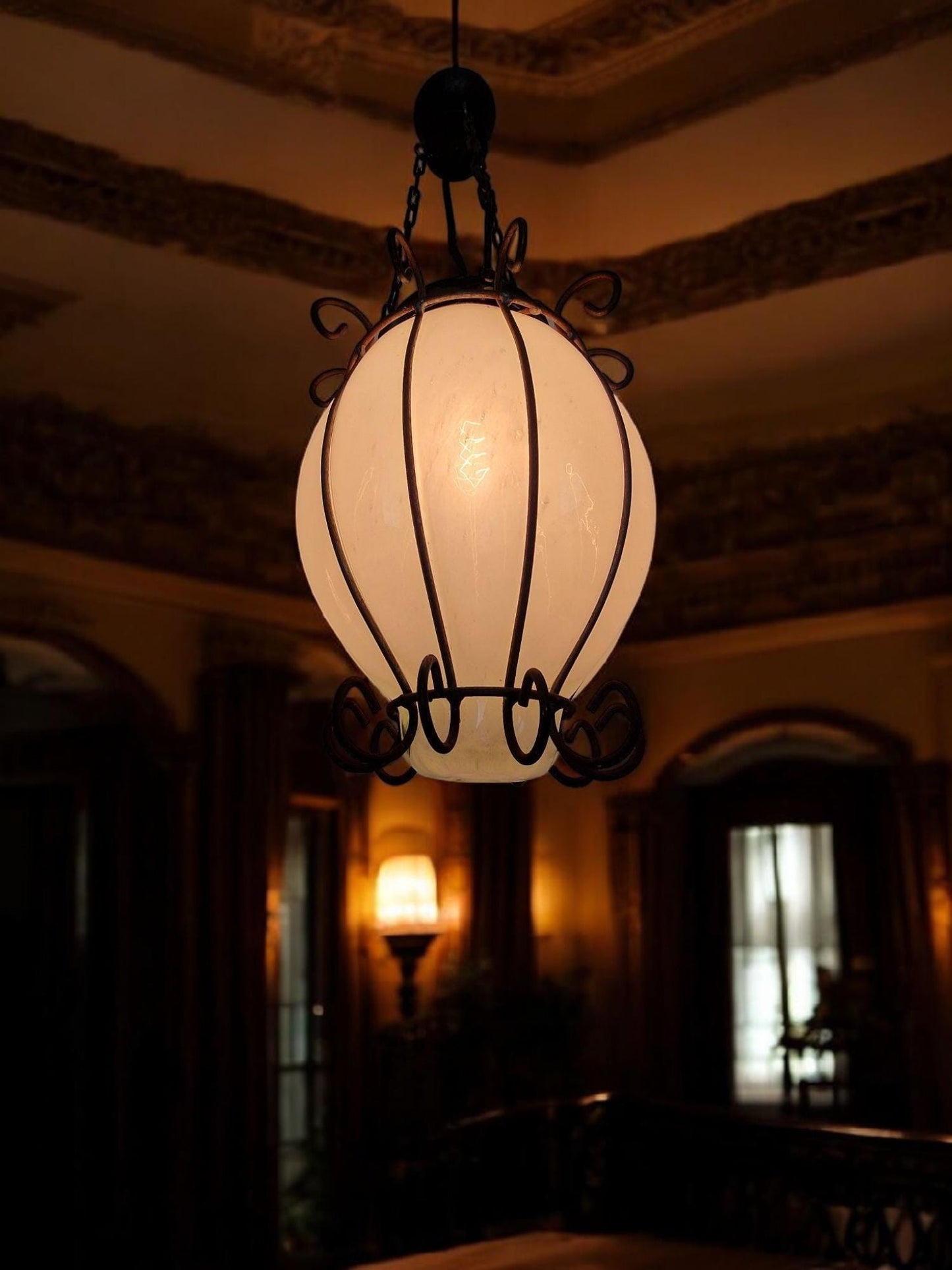 venezian vintage mouthblown glass ceiling lamp. veneziaanse oude hanglamp