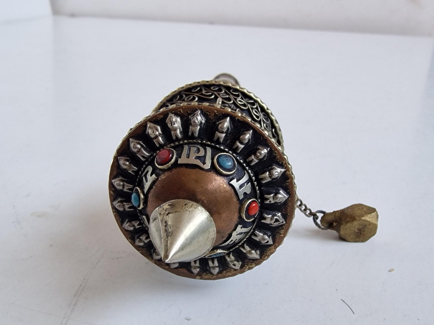 prayerwheel met siersteentjes, verzilverd- Tibet vintage boeddhisme gebedsmolen met papieren inhoud gebedsrol