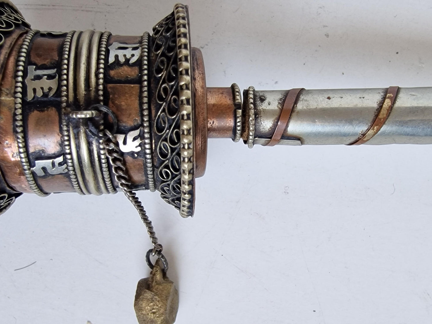 prayerwheel met siersteentjes, verzilverd- Tibet vintage boeddhisme gebedsmolen met papieren inhoud gebedsrol